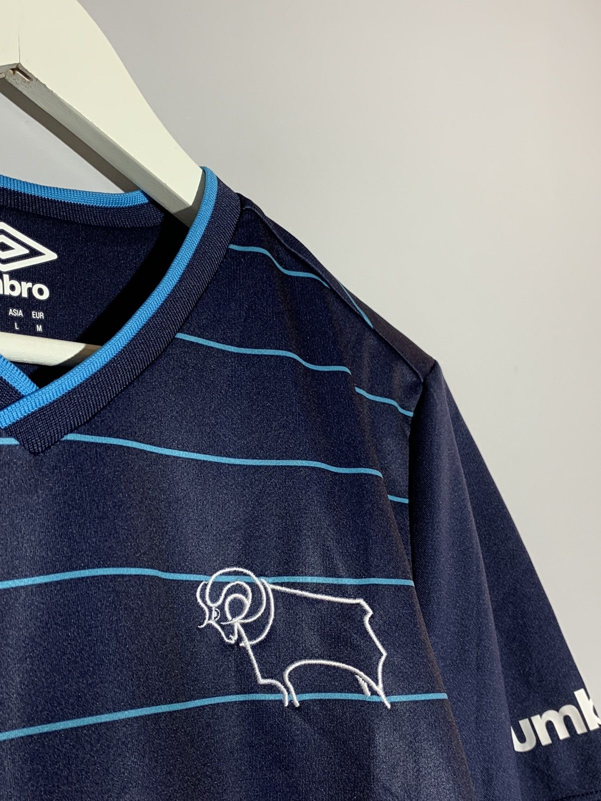 Umbro Derby County Umbro 2014/15 Y2k Away Football Shirts Size US M / EU 48-50 / 2 - 4 Thumbnail