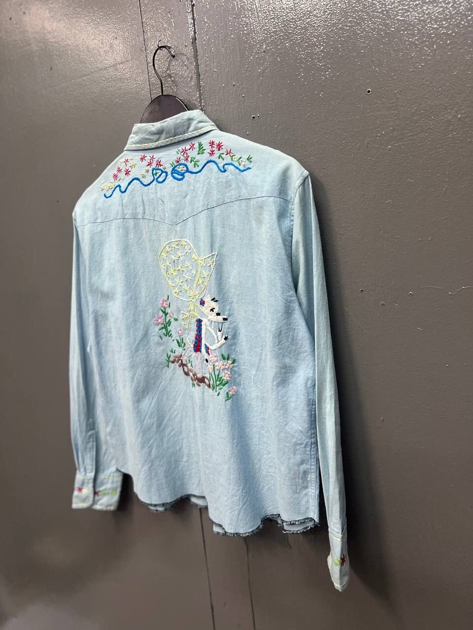Japanese Brand VINTAGE CHAMBRAY EMBROIDERY SHIRT Size US M / EU 48-50 / 2 - 10 Thumbnail