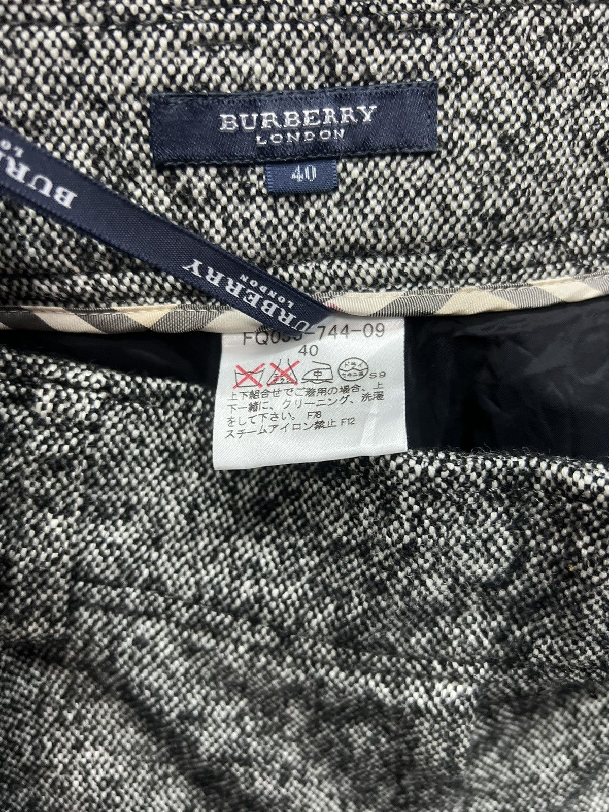Burberry BURBERRY WOOL PANTS SIZE 28 Size 28" / US 6 / IT 42 - 10 Thumbnail