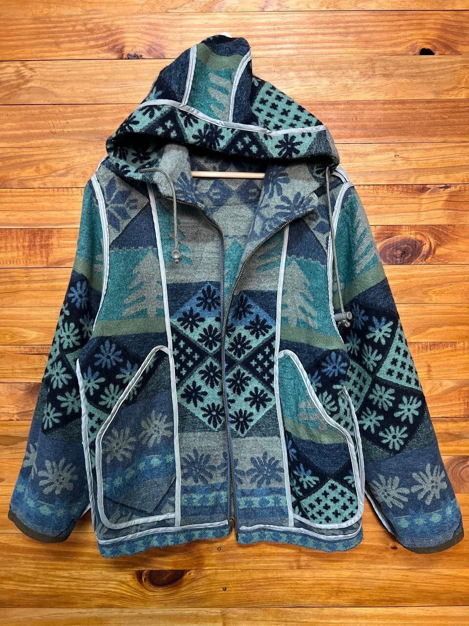 Japanese Brand CRESCENT MAX NATIVE PRINT WOOL HOODIE Size US M / EU 48-50 / 2 - 11 Thumbnail