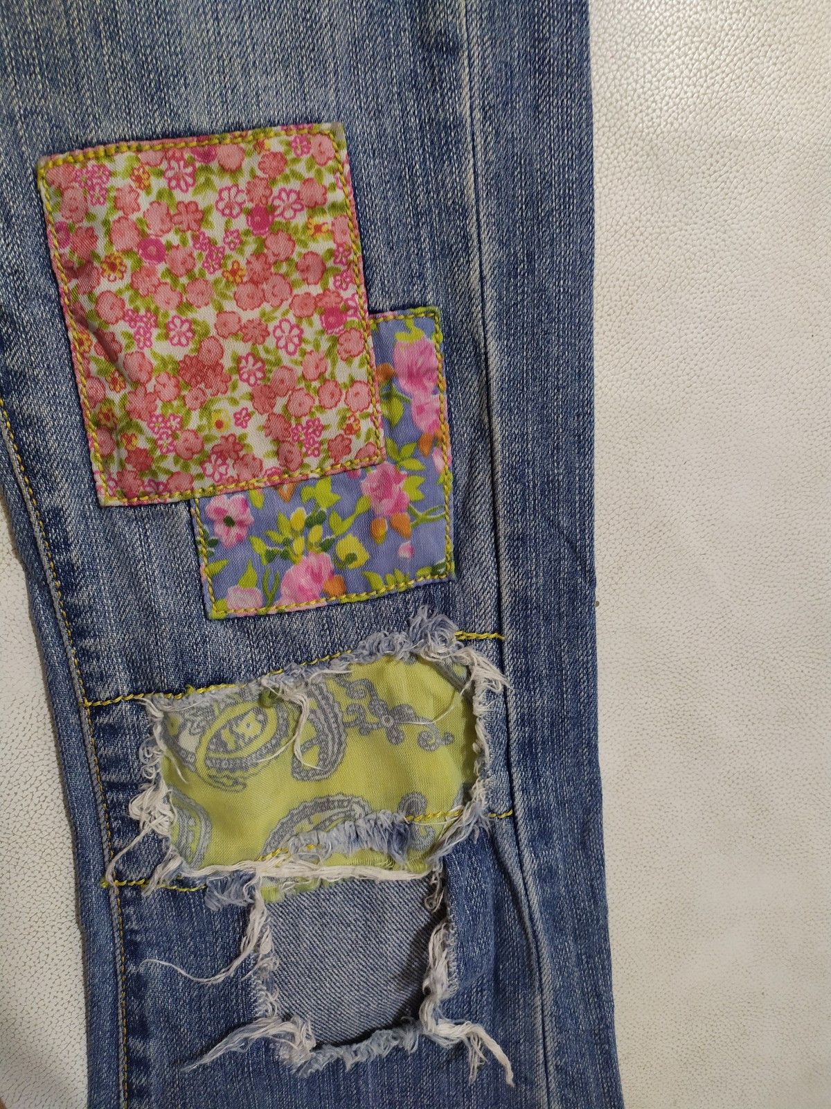 Levi's Levis Paisley Patchwork Distressed low rise flare Denim Size 27" / US 4 / IT 40 - 5 Thumbnail