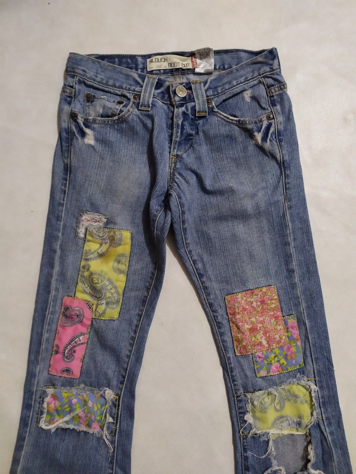 Levi's Levis Paisley Patchwork Distressed low rise flare Denim Size 27" / US 4 / IT 40 - 2 Thumbnail