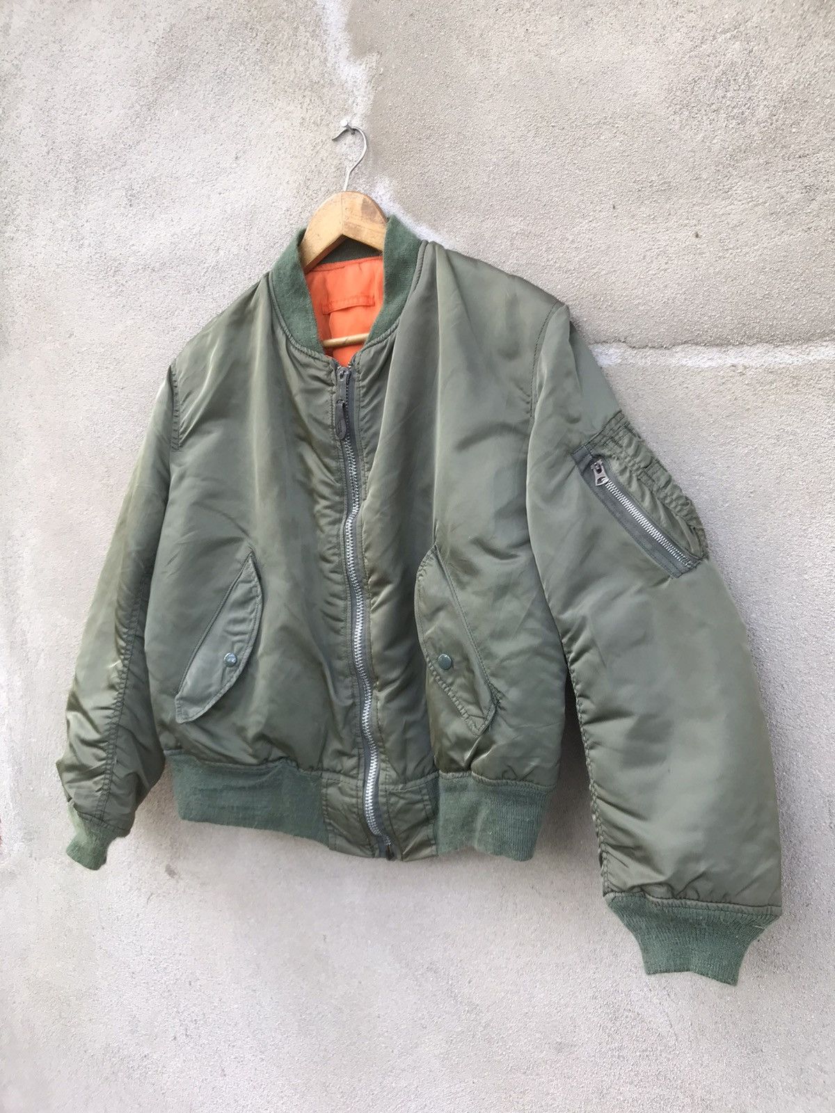 Alpha Industries RARE VINTAGE 70s ALPHA INDUSTRIES MA1 USAF BOMBER JACKET Size US M / EU 48-50 / 2 - 4 Thumbnail
