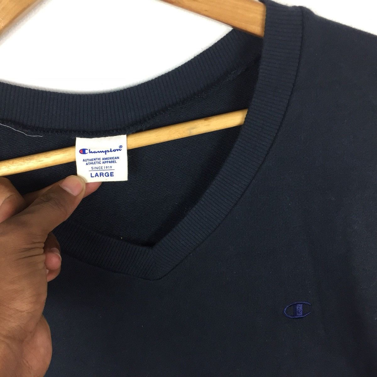 Champion Champion sweatshirt small logo vneck jumper streetwear Size US M / EU 48-50 / 2 - 2 Thumbnail
