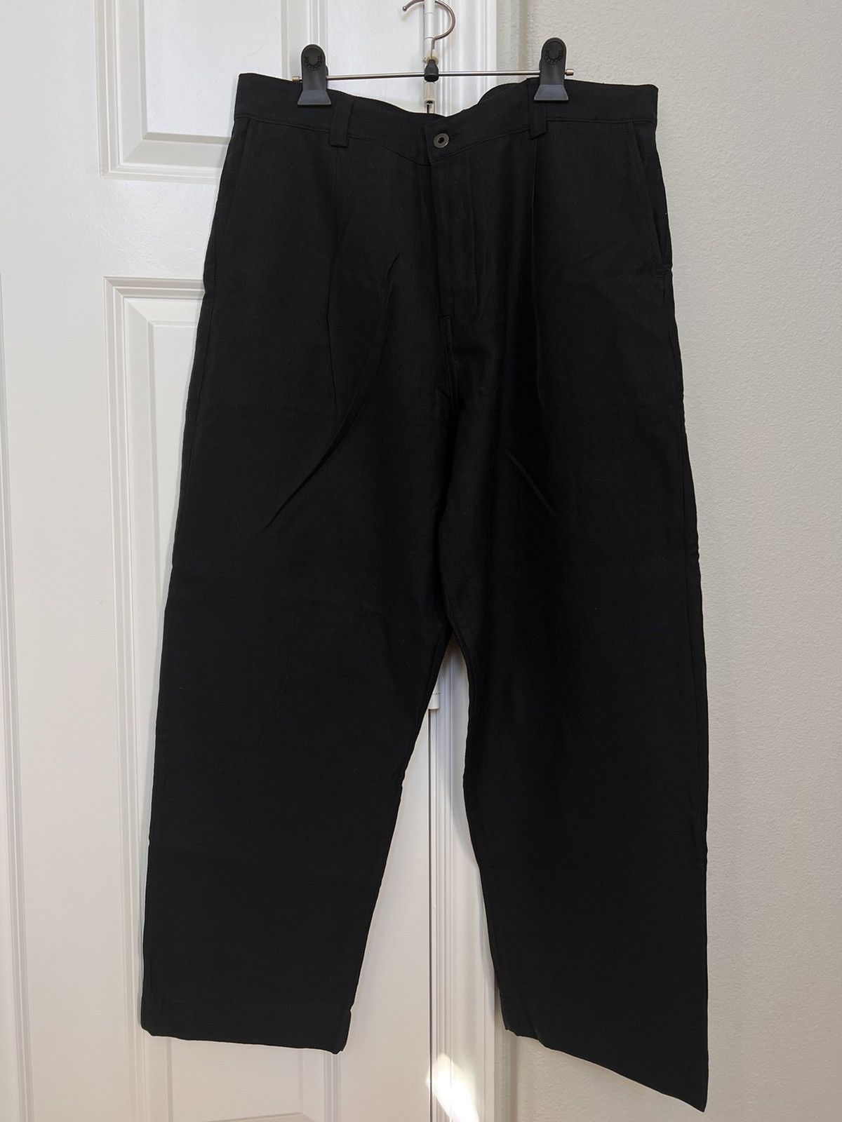 image of Evan Kinori Single Pleat Wool Linen Twill Pants 34 in Black, Men's