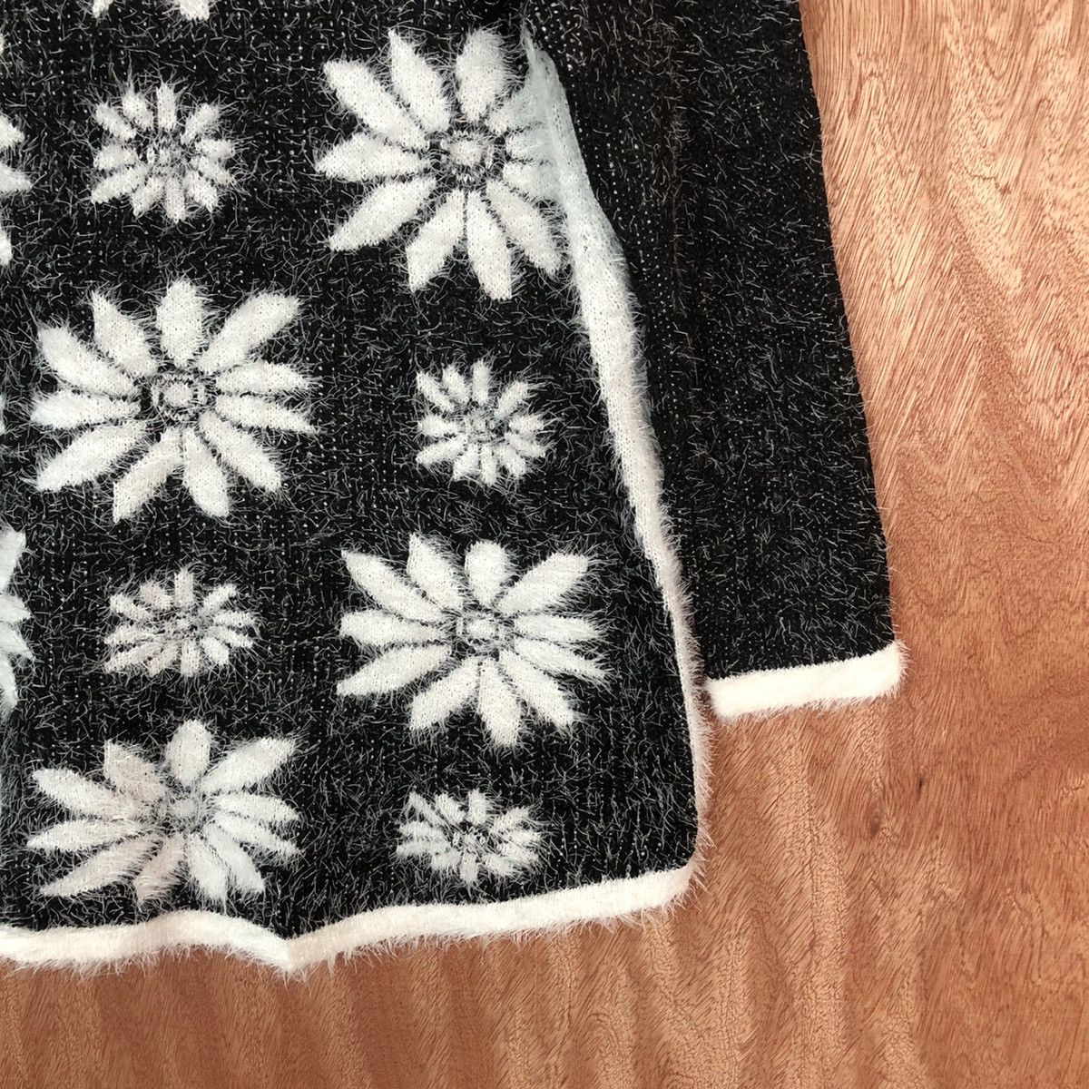 Japanese Brand Pierre Mailne Paris Flower Shaggy Fur Mohair Knitwear #6670 Size US M / EU 48-50 / 2 - 5 Thumbnail