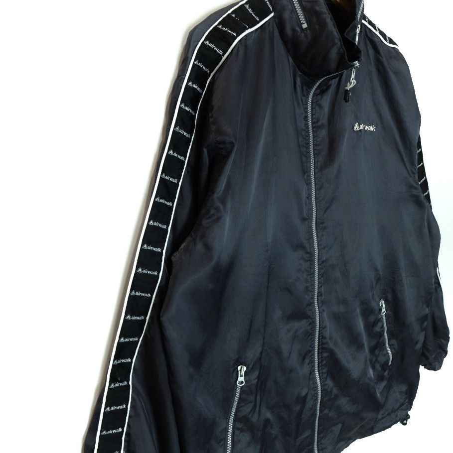 Airwalk AIRWALK Sportswear Training Jacket Sidetape Size US XL / EU 56 / 4 - 5 Thumbnail