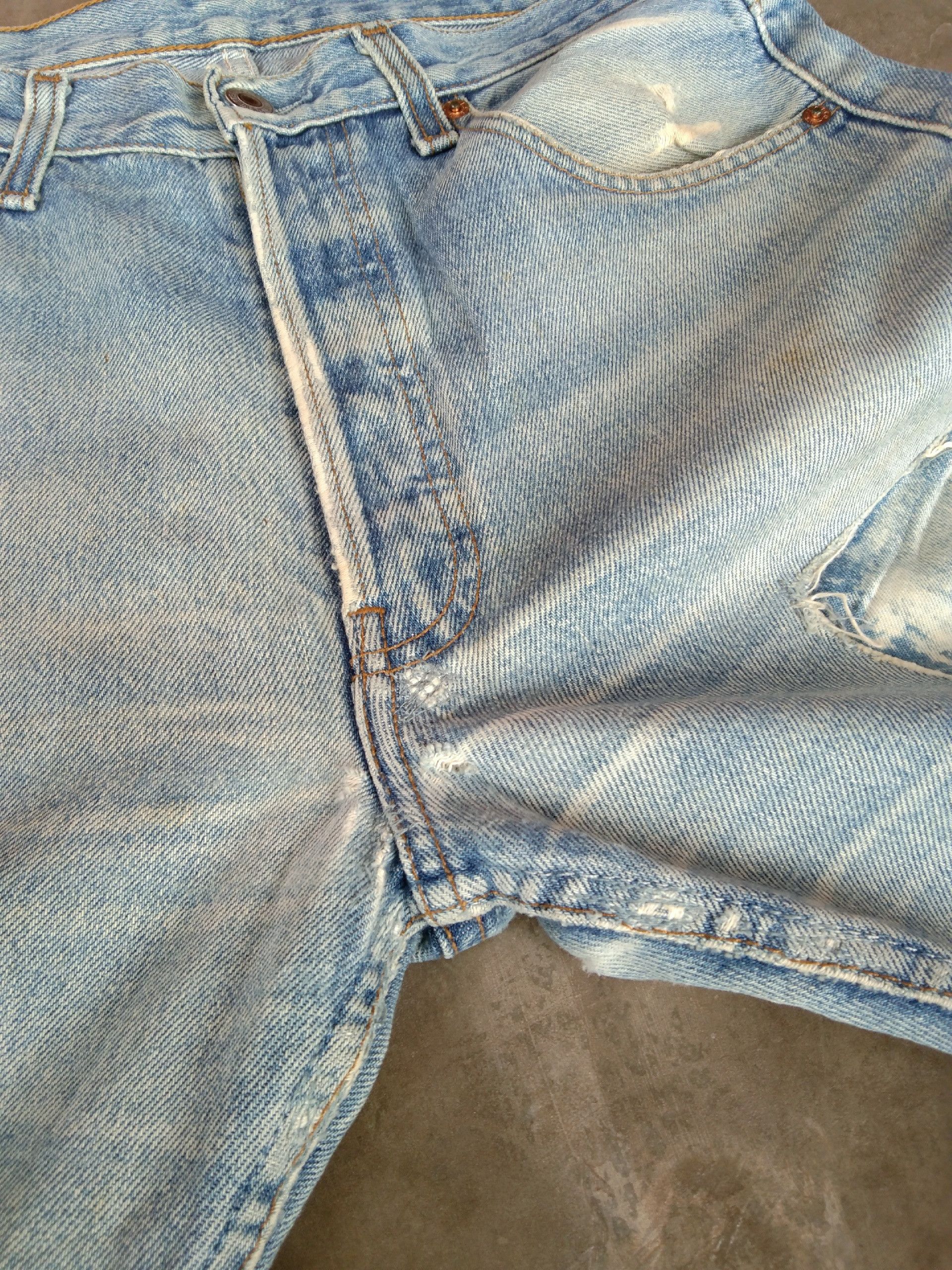 Levi's 90s Vintage Levi's 501 Light Wash Distressed Jeans 32x29 Size US 32 / EU 48 - 8 Thumbnail