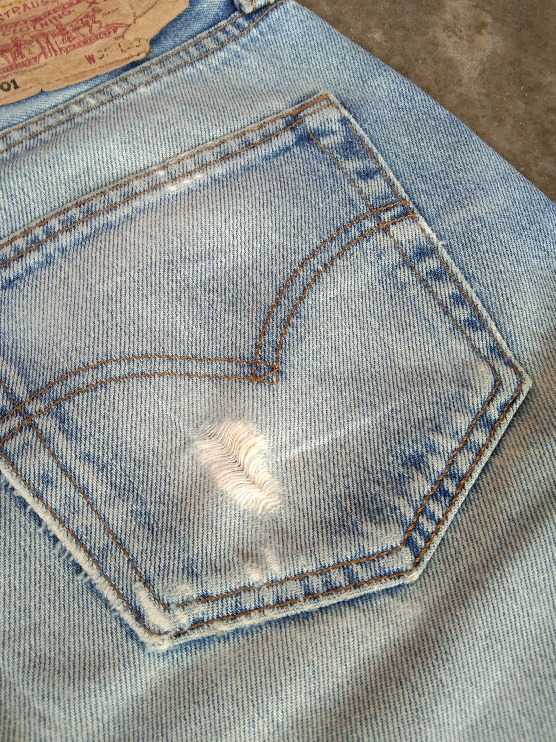 Levi's 90s Vintage Levi's 501 Light Wash Distressed Jeans 32x29 Size US 32 / EU 48 - 4 Thumbnail