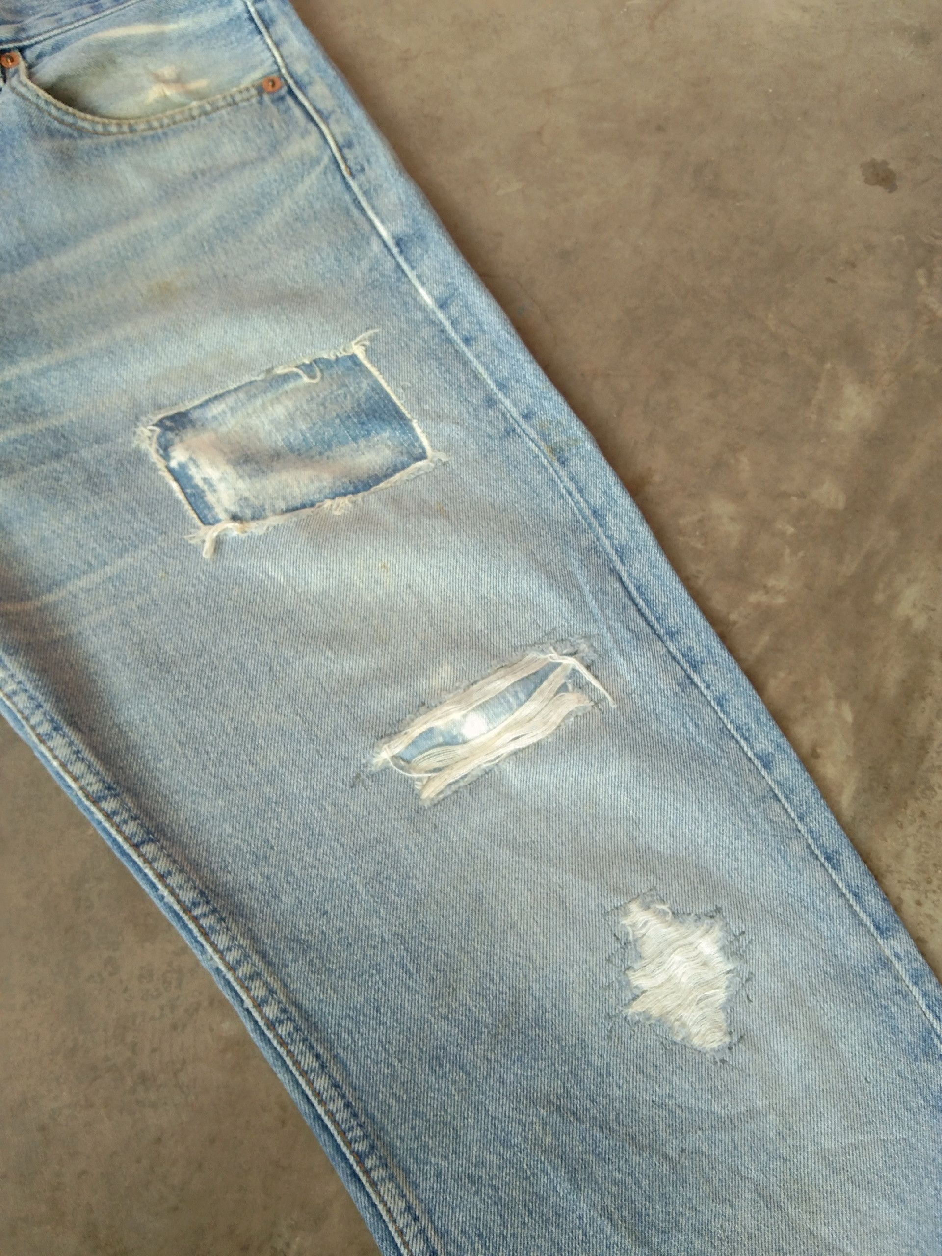 Levi's 90s Vintage Levi's 501 Light Wash Distressed Jeans 32x29 Size US 32 / EU 48 - 6 Thumbnail