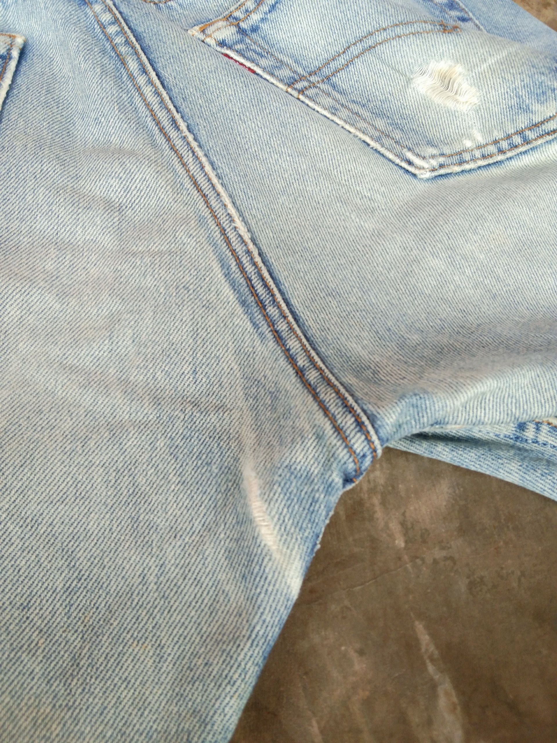 Levi's 90s Vintage Levi's 501 Light Wash Distressed Jeans 32x29 Size US 32 / EU 48 - 5 Thumbnail