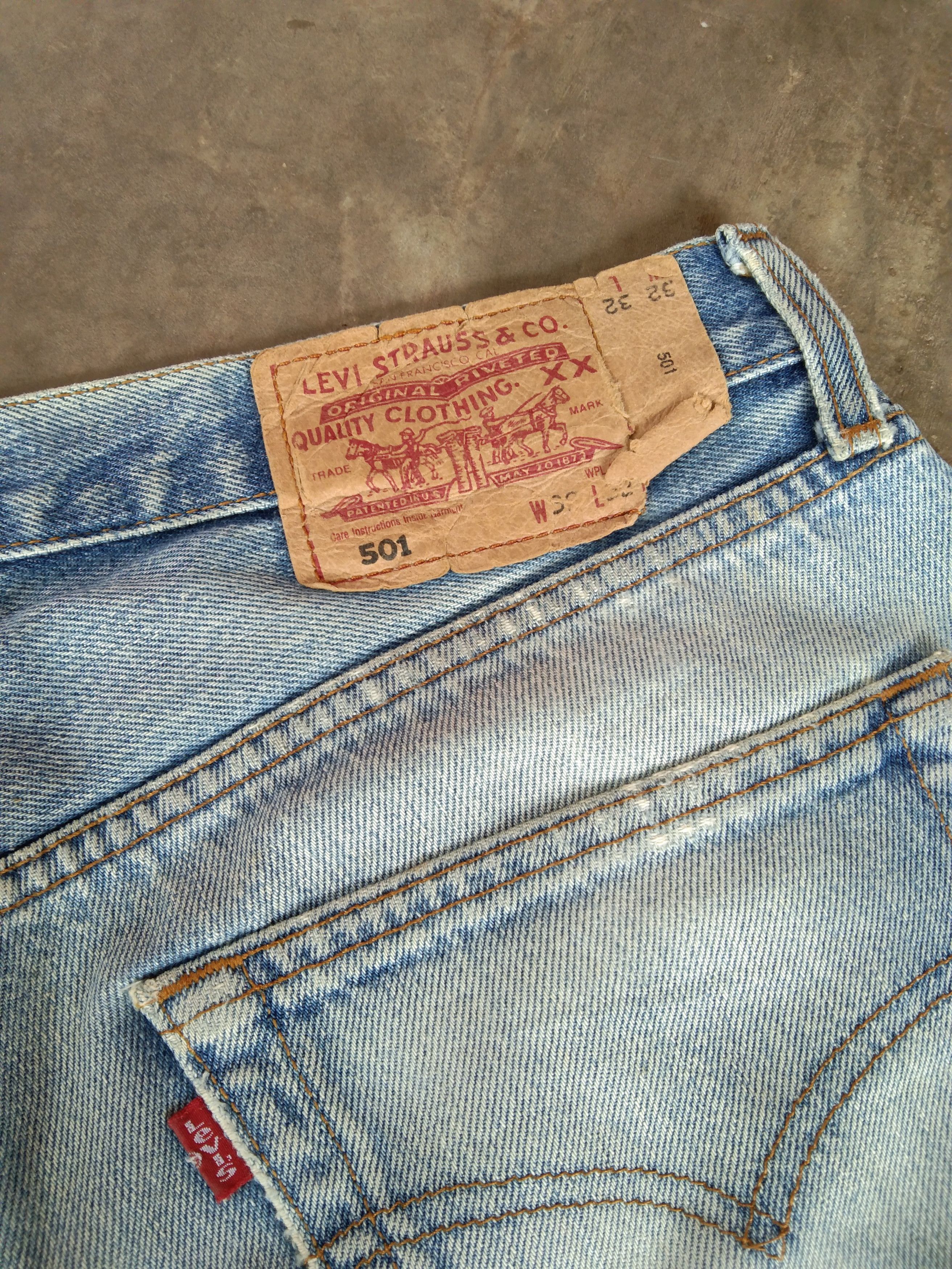 Levi's 90s Vintage Levi's 501 Light Wash Distressed Jeans 32x29 Size US 32 / EU 48 - 3 Thumbnail