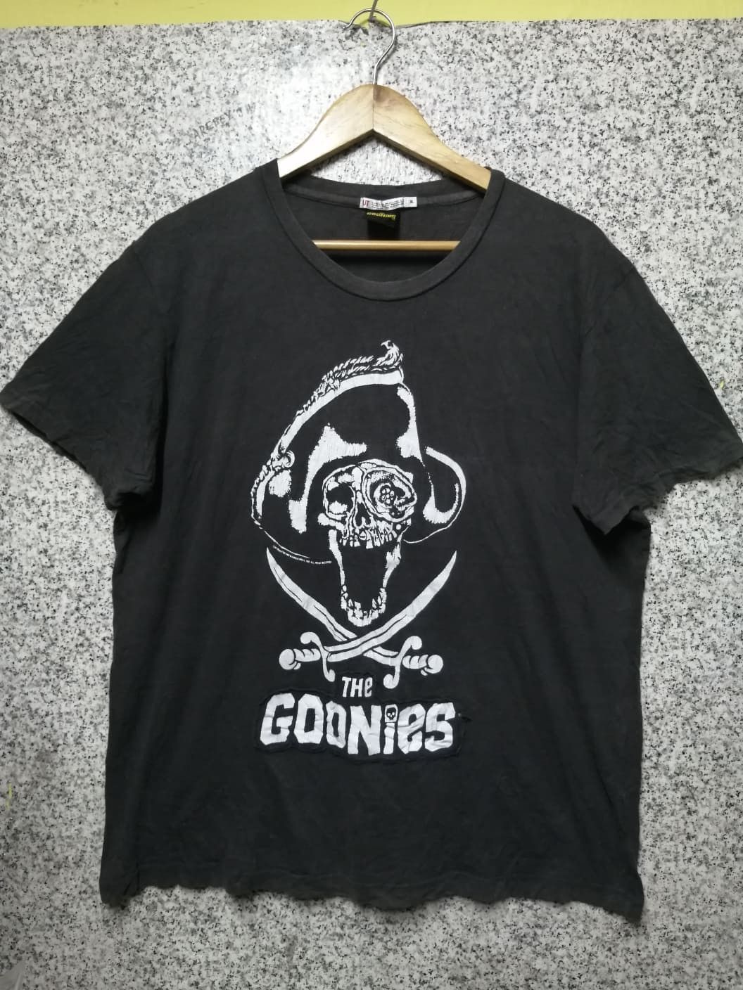 Uniqlo × Vintage UNIQLO THE GOONIES SKULL T-SHIRT VERY RARE Size US XL / EU 56 / 4 - 1 Thumbnail