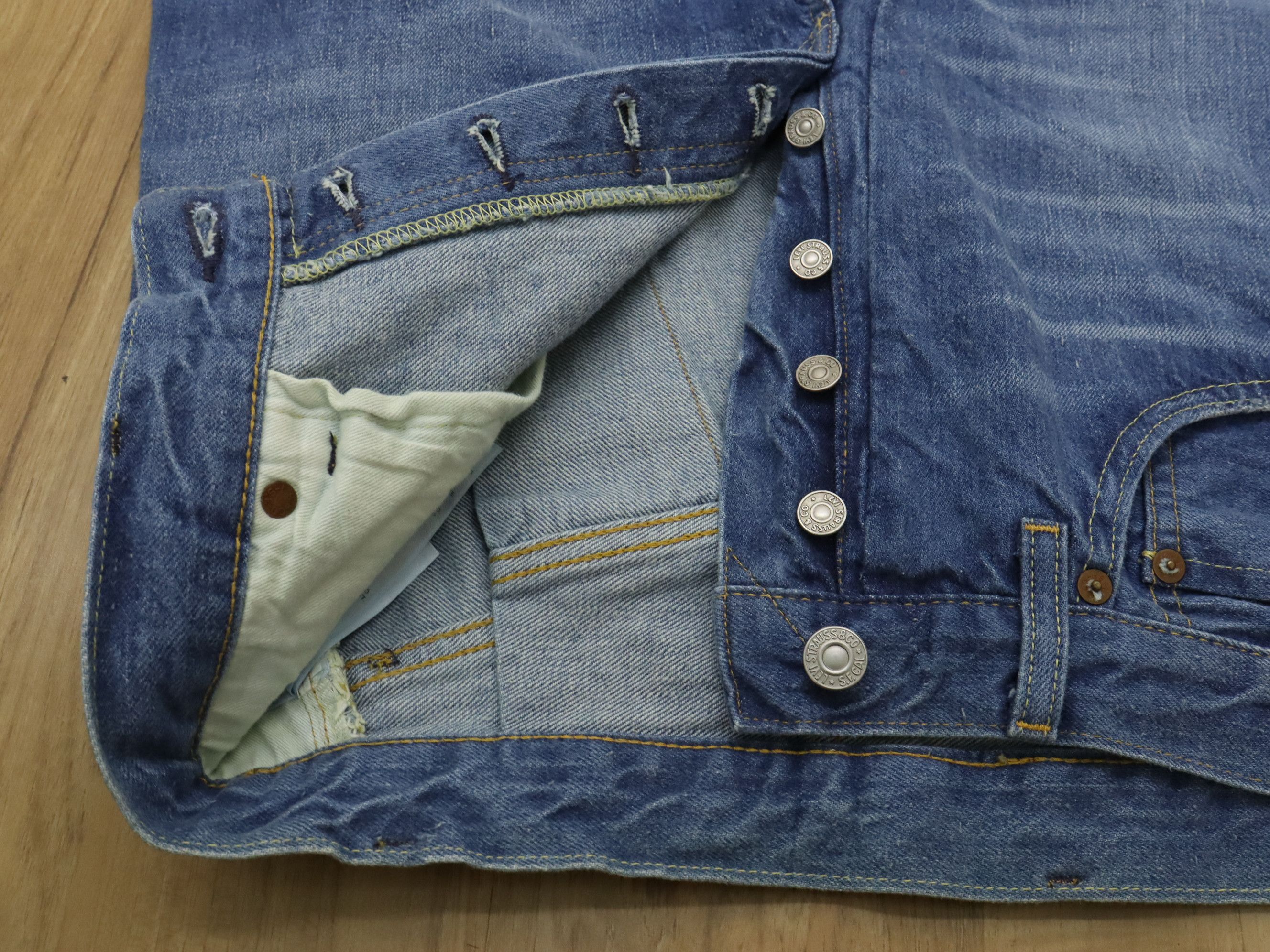 Levi's Vintage Clothing LVC 501XX 1955 50s Model Selvedge Big E Loose Straight Jean Size US 30 / EU 46 - 22 Thumbnail