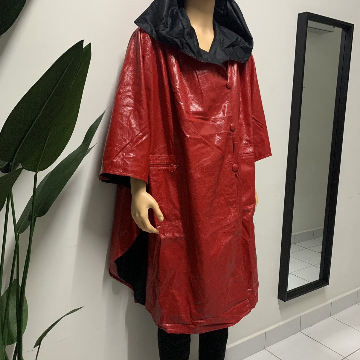 Japanese Brand Reversible RED & BLACK Leather Poncho #1388-58 Size US XXL / EU 58 / 5 - 2 Thumbnail