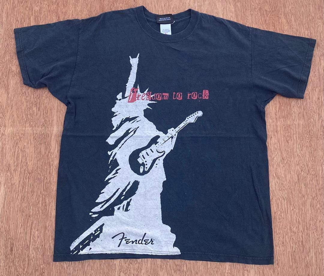 image of Vintage Tee Fender Freedom To Rock ( A 12 ) in Black, Men's (Size XL)