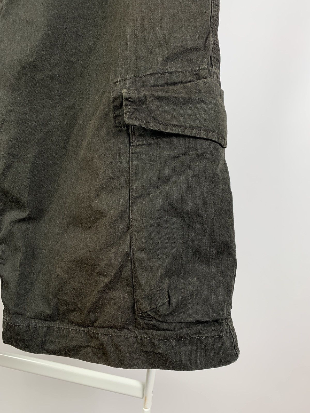 Carhartt Vintage Carhartt Sun Faded Khaki Thrift Bermuda Cargo Shorts Size US 32 / EU 48 - 8 Thumbnail
