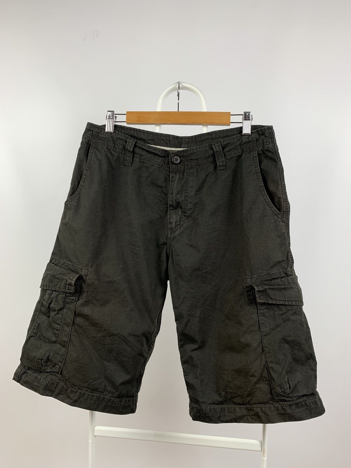 Carhartt Vintage Carhartt Sun Faded Khaki Thrift Bermuda Cargo Shorts Size US 32 / EU 48 - 2 Thumbnail