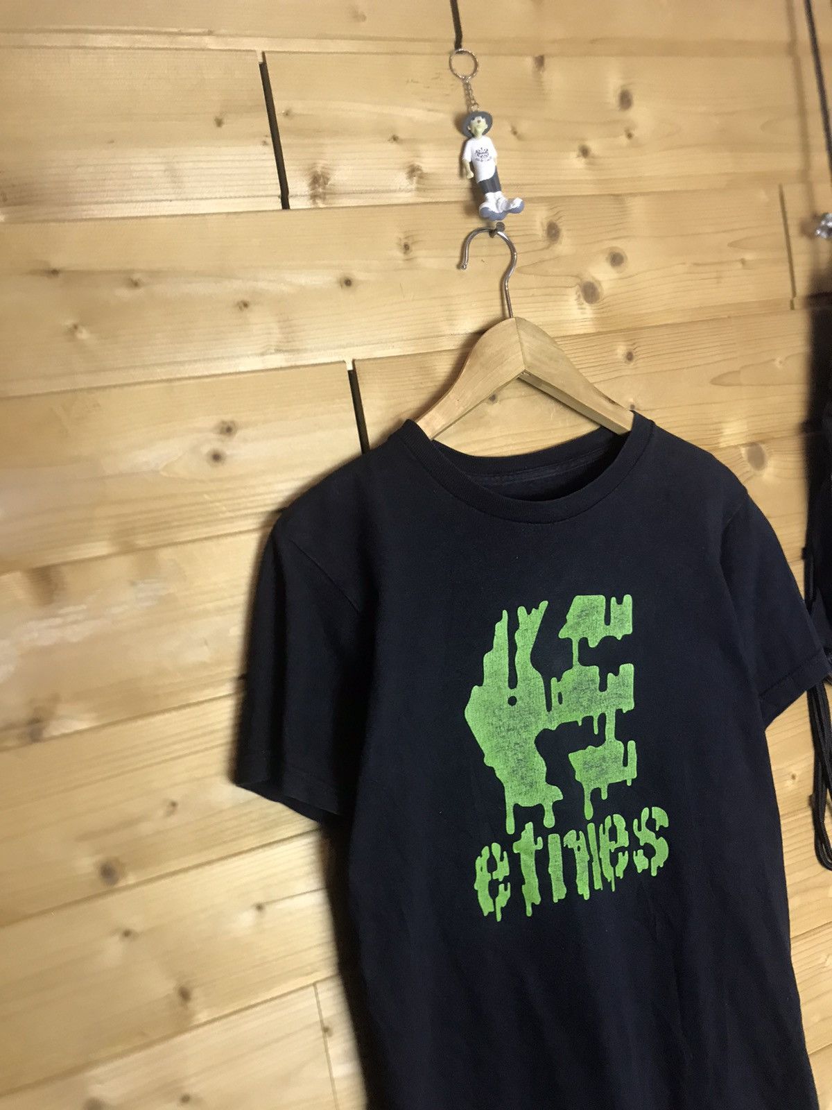 Vintage Etnies skateboarding big logo t-shirt Size US S / EU 44-46 / 1 - 2 Thumbnail