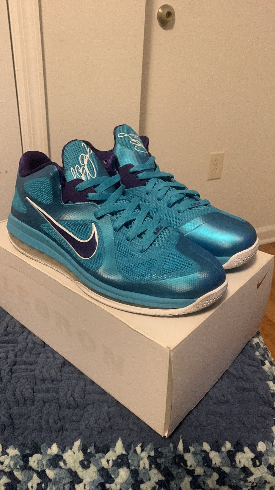 Nike Lebron 9 Low Hornet Size US 13 / EU 46 - 1 Thumbnail
