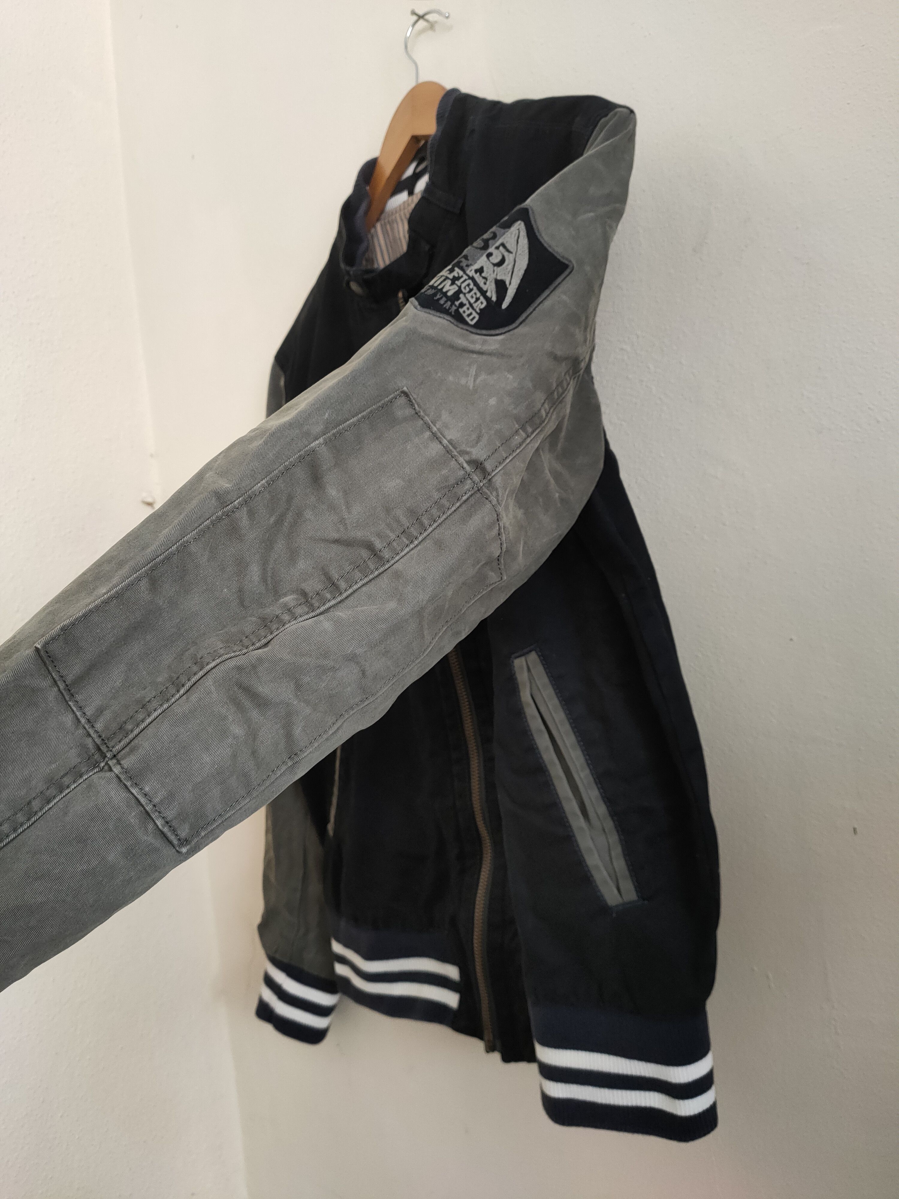 Tommy Hilfiger × Vintage Vintage Tommy Hilfiger denim Varcity Jacket Size US L / EU 52-54 / 3 - 4 Thumbnail
