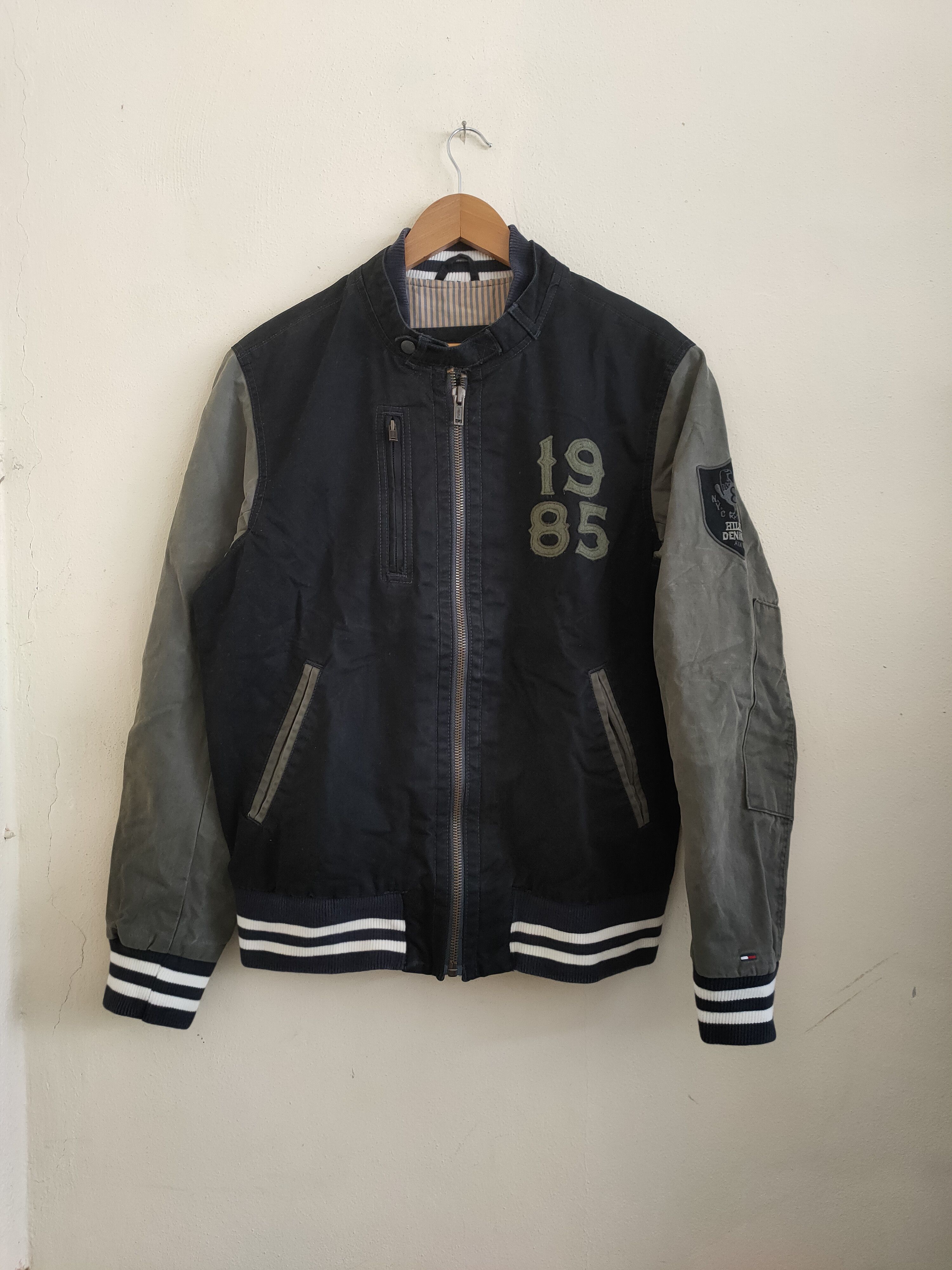 Tommy Hilfiger × Vintage Vintage Tommy Hilfiger denim Varcity Jacket Size US L / EU 52-54 / 3 - 1 Thumbnail