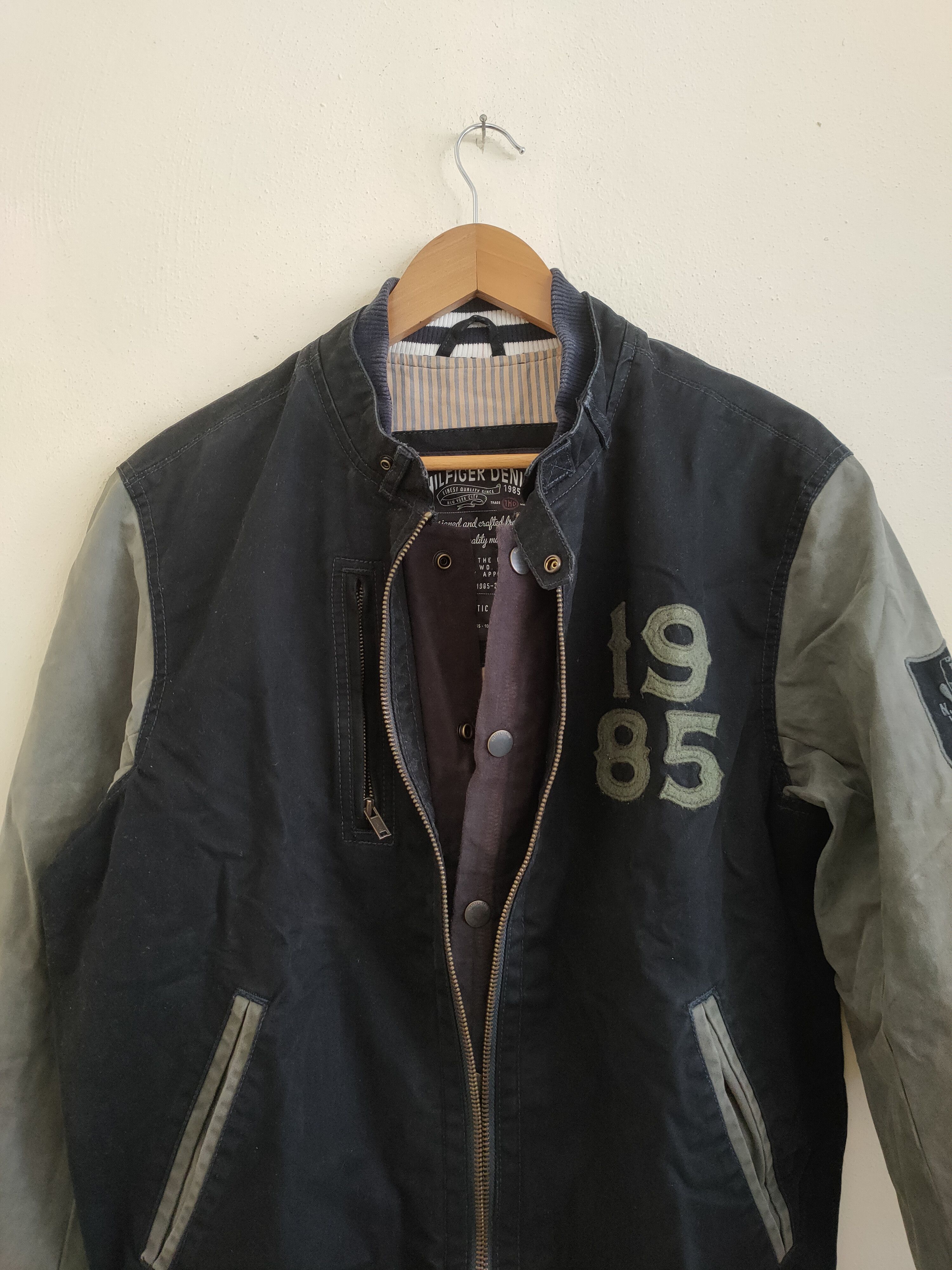 Tommy Hilfiger × Vintage Vintage Tommy Hilfiger denim Varcity Jacket Size US L / EU 52-54 / 3 - 3 Thumbnail