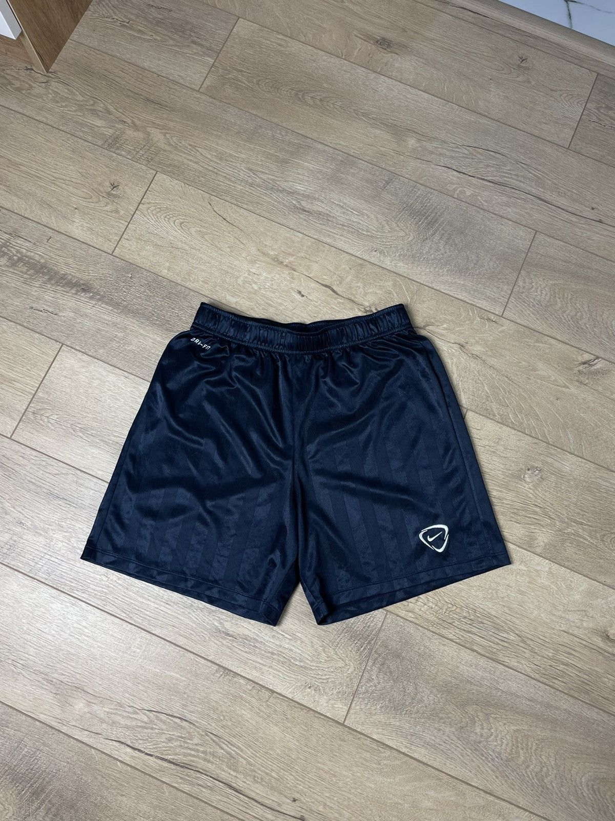 Nike Vintage Nike Y2K Swoosh Logo Shorts Size S Size US 30 / EU 46 - 1 Thumbnail