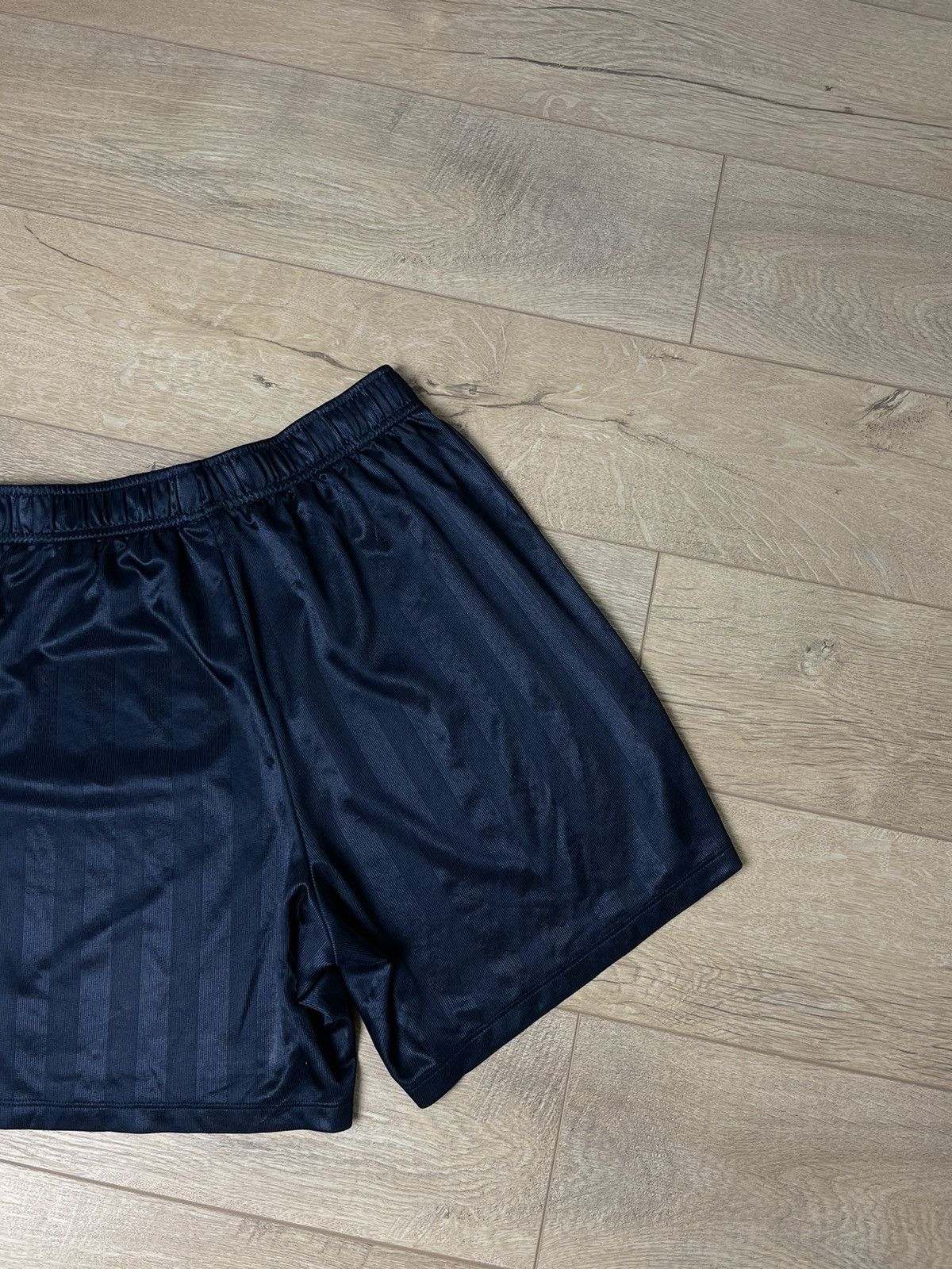 Nike Vintage Nike Y2K Swoosh Logo Shorts Size S Size US 30 / EU 46 - 8 Thumbnail