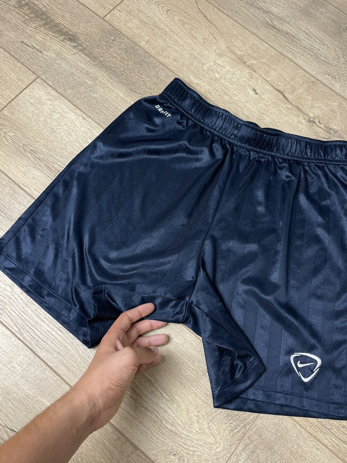Nike Vintage Nike Y2K Swoosh Logo Shorts Size S Size US 30 / EU 46 - 4 Thumbnail