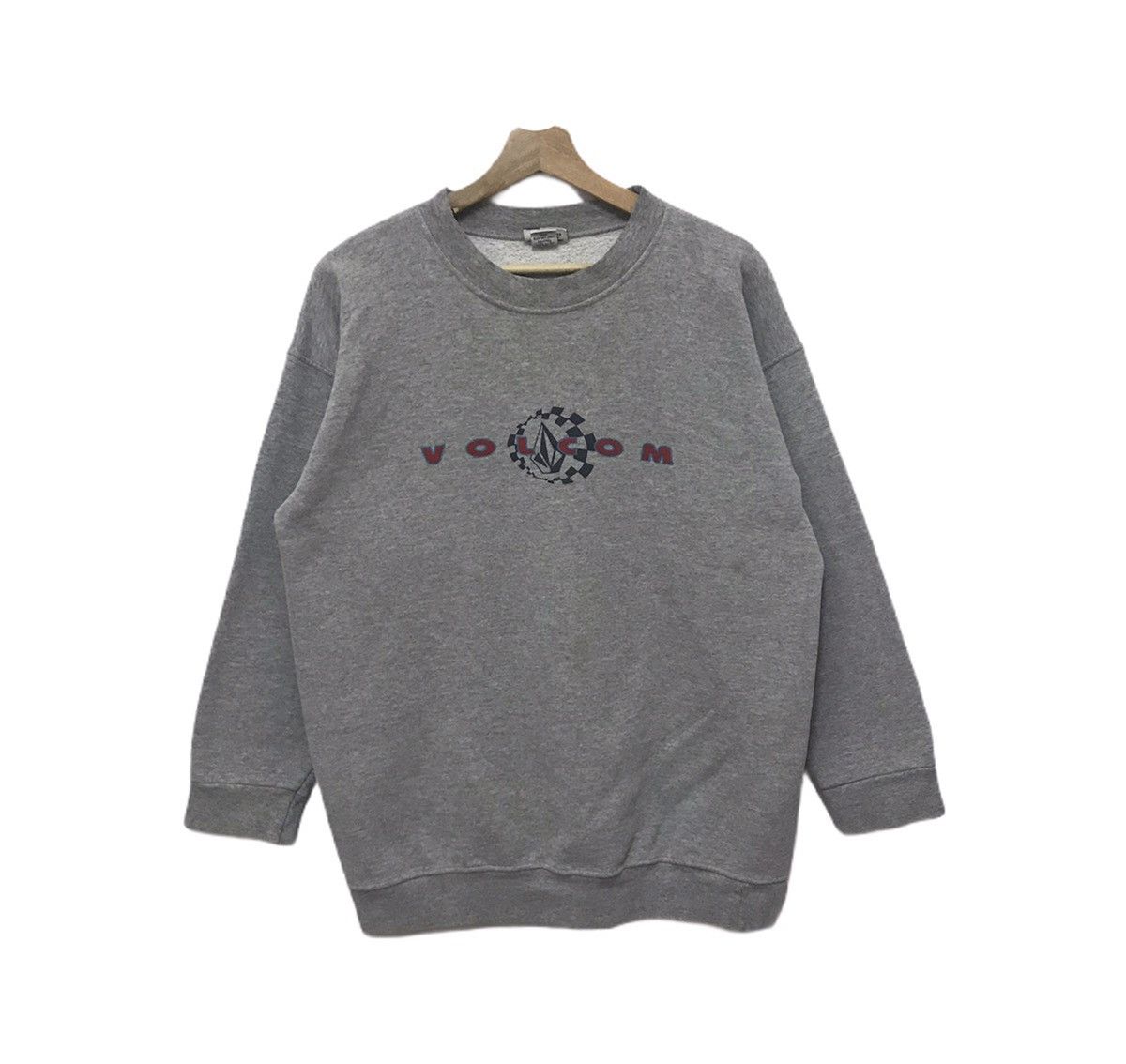 Japanese Brand × Volcom Vintage VOLCOM Sweatshirt Embroidered Streetwear Size US M / EU 48-50 / 2 - 1 Thumbnail