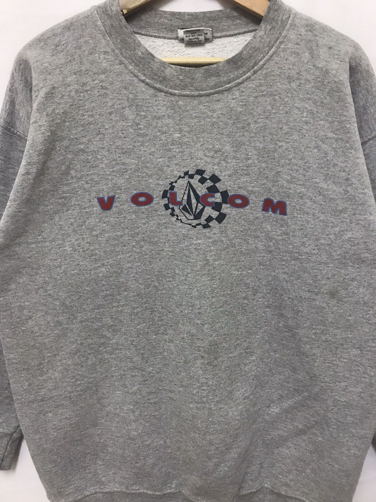 Japanese Brand × Volcom Vintage VOLCOM Sweatshirt Embroidered Streetwear Size US M / EU 48-50 / 2 - 2 Thumbnail