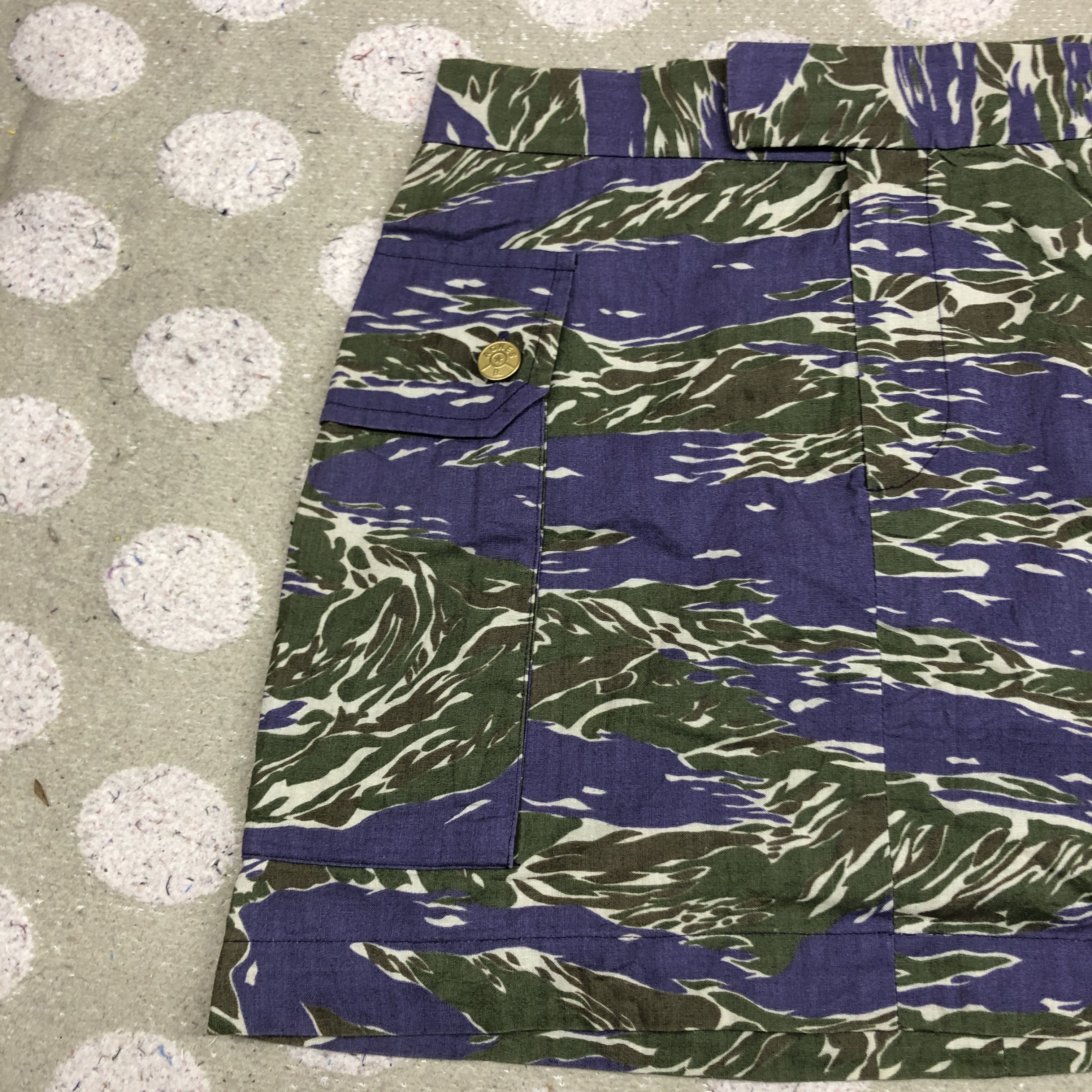 agnes b. AGNES B SPORT Camouflage Mini Skirt #2778-100 Size 27" / US 4 / IT 40 - 4 Thumbnail