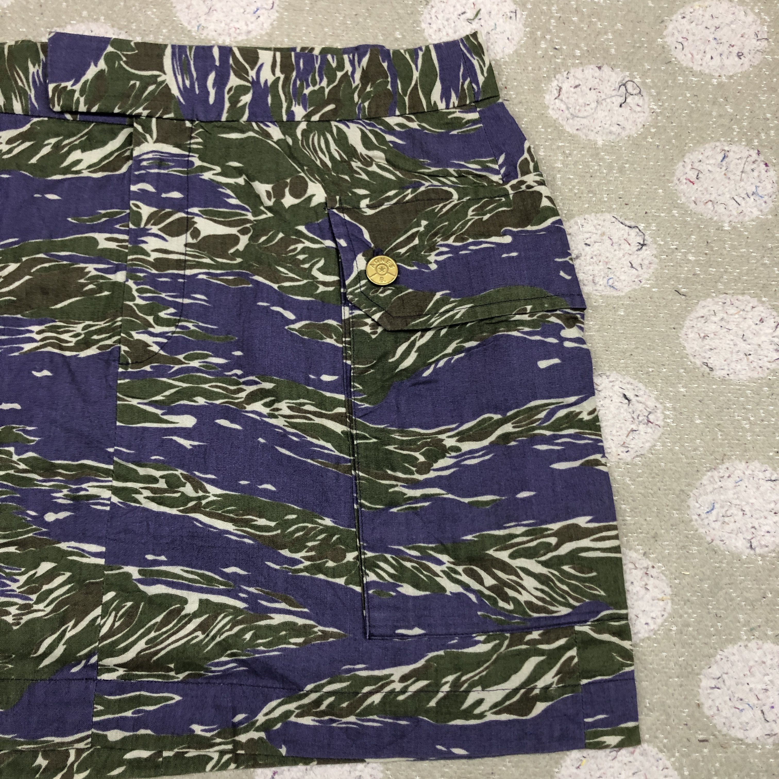 agnes b. AGNES B SPORT Camouflage Mini Skirt #2778-100 Size 27" / US 4 / IT 40 - 2 Thumbnail