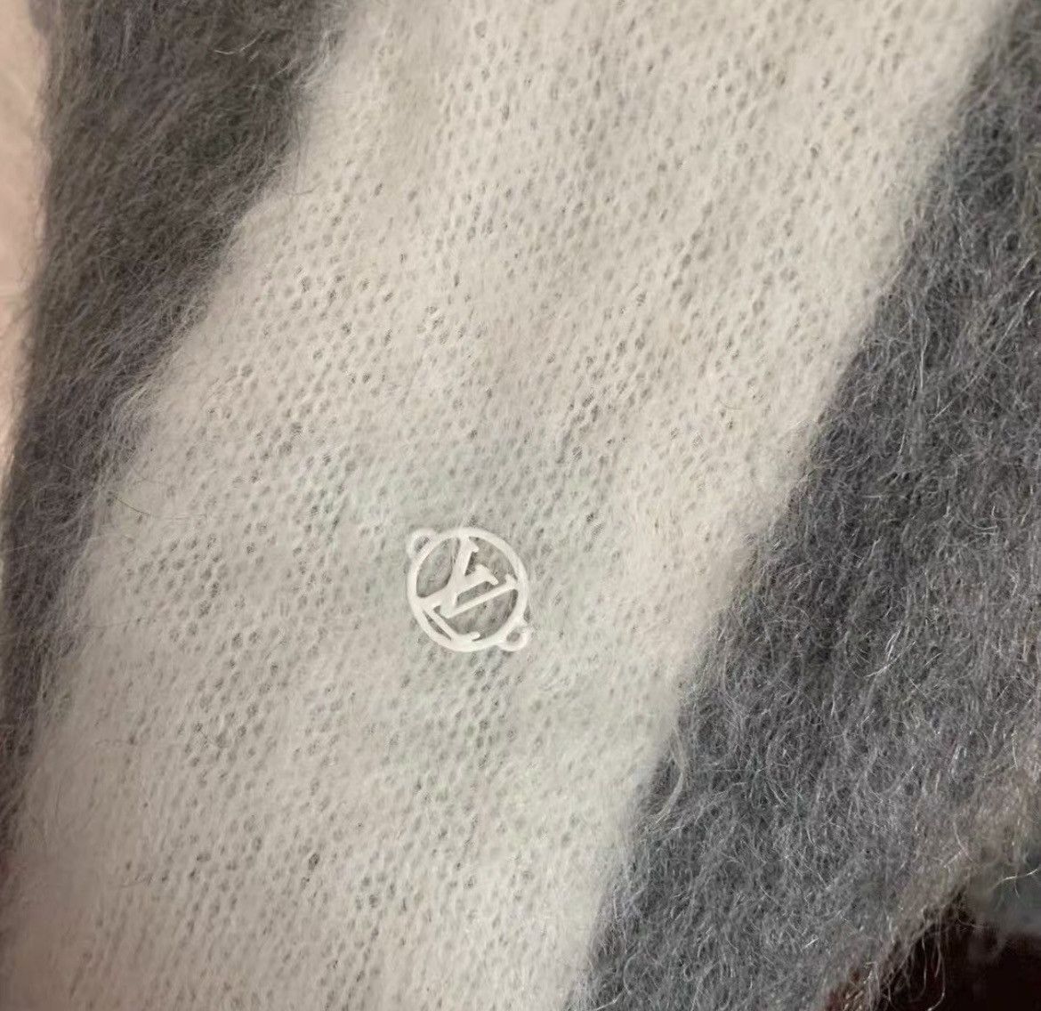 Louis Vuitton FW19 mohair flag sweater Size US L / EU 52-54 / 3 - 5 Thumbnail