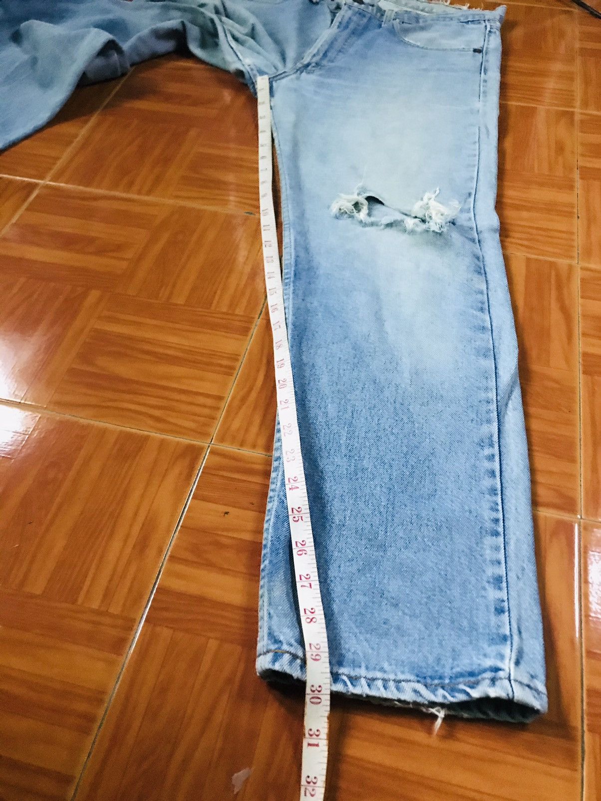 Levi's Vintage Light Wash Distressed Denim Jeans – Frayed Waist Size US 34 / EU 50 - 13 Thumbnail