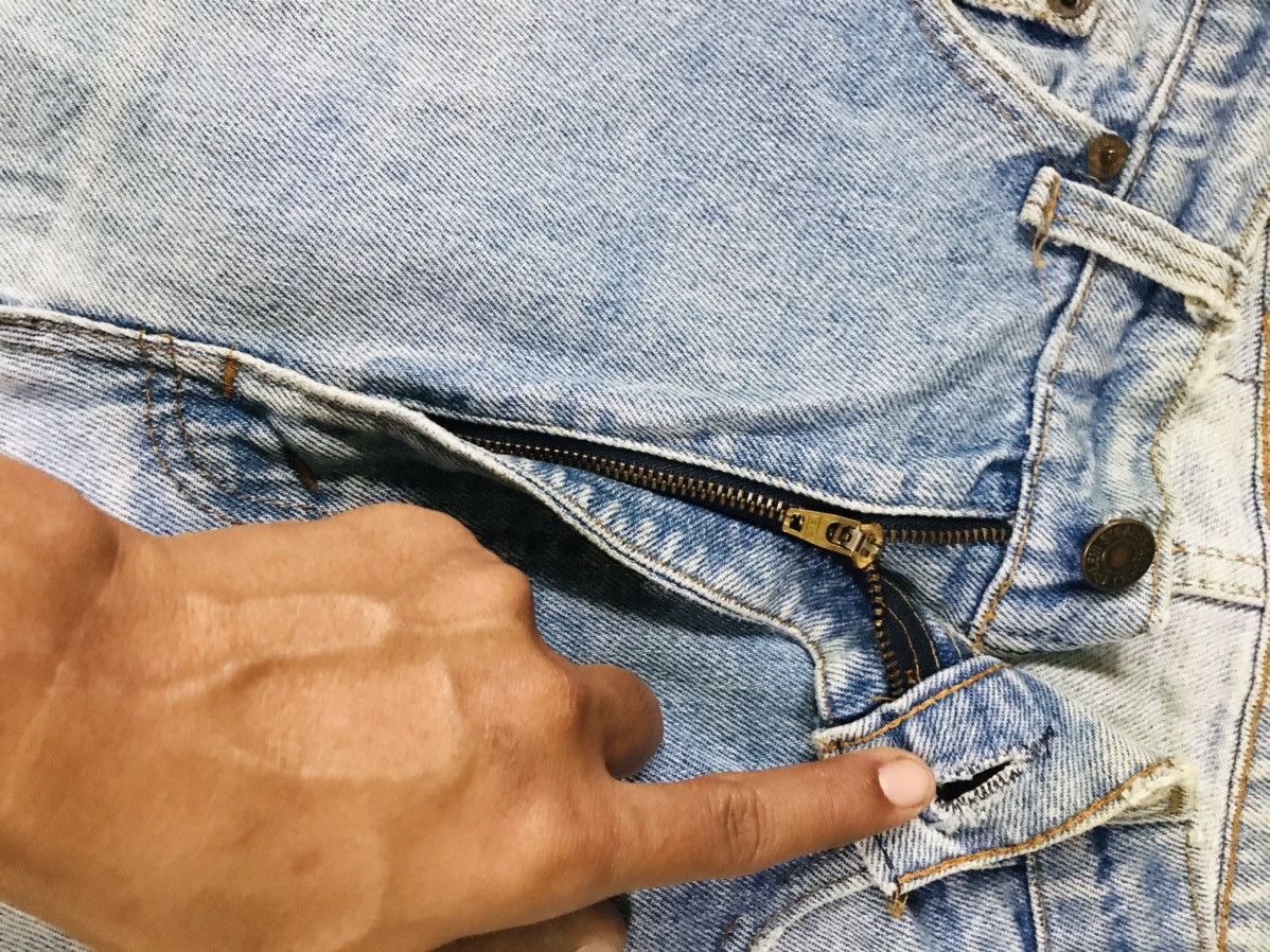 Levi's Vintage Light Wash Distressed Denim Jeans – Frayed Waist Size US 34 / EU 50 - 7 Thumbnail