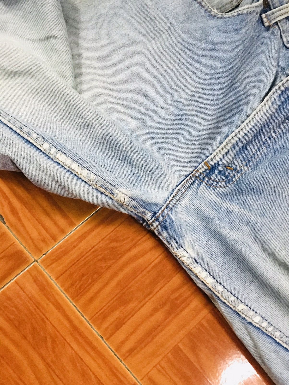 Levi's Vintage Light Wash Distressed Denim Jeans – Frayed Waist Size US 34 / EU 50 - 19 Thumbnail
