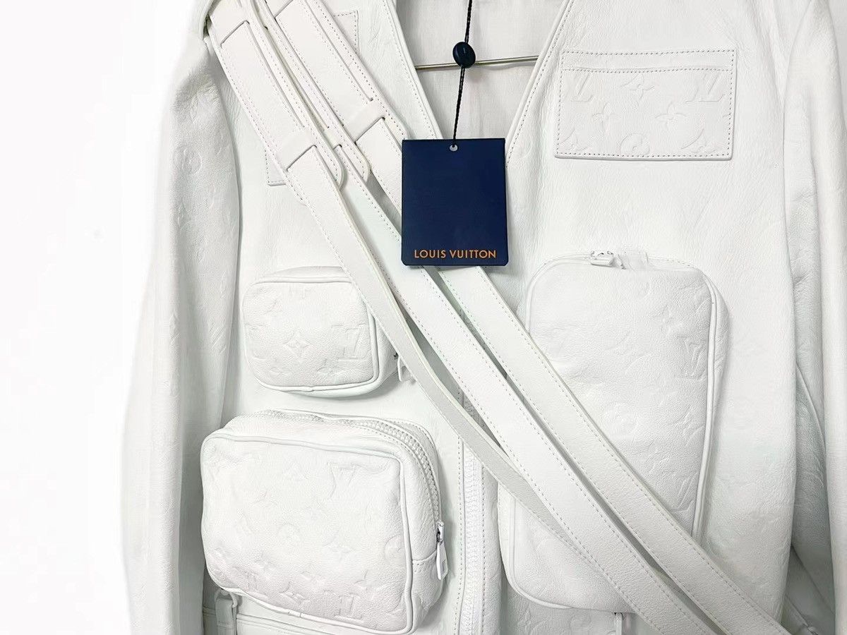 Louis Vuitton × Virgil Abloh FW19 Monogram embossed utility admiral jacket Size US M / EU 48-50 / 2 - 3 Thumbnail