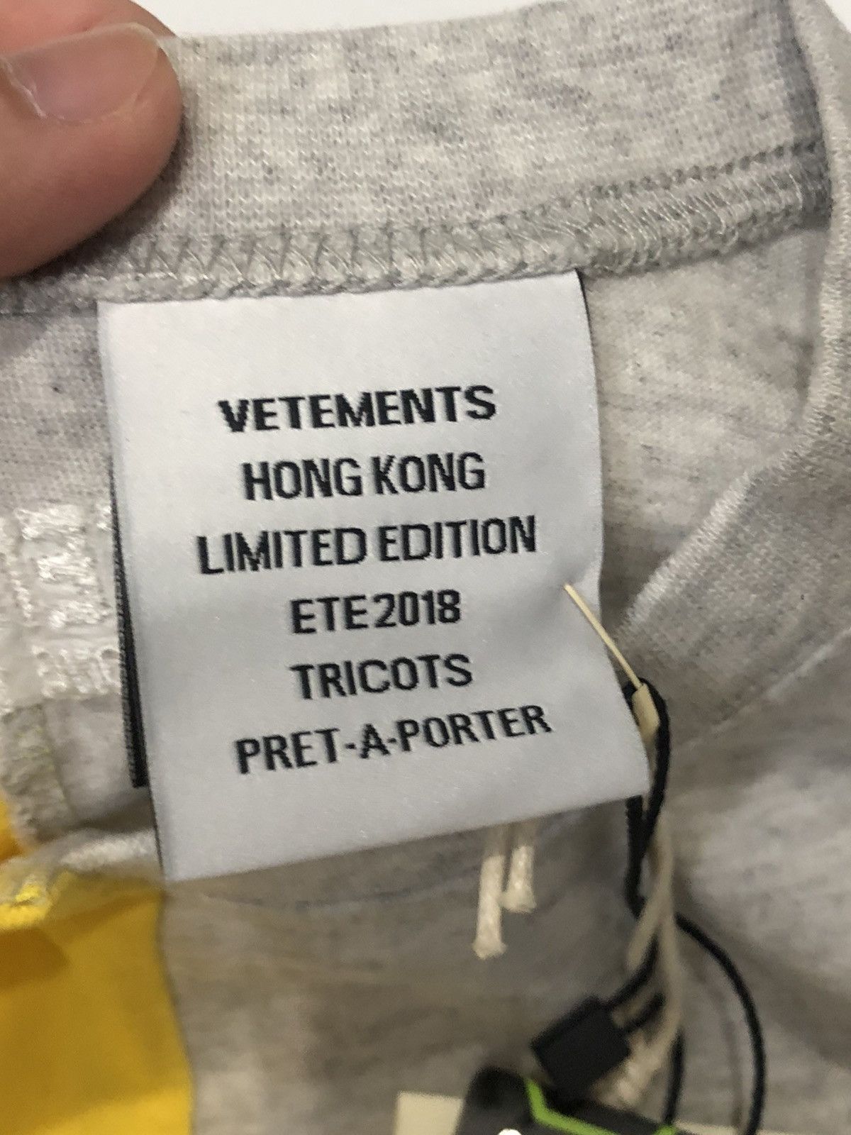 DHL VETEMENTS dhl Umbro Hong Kong exclusive tee Size US M / EU 48-50 / 2 - 4 Thumbnail