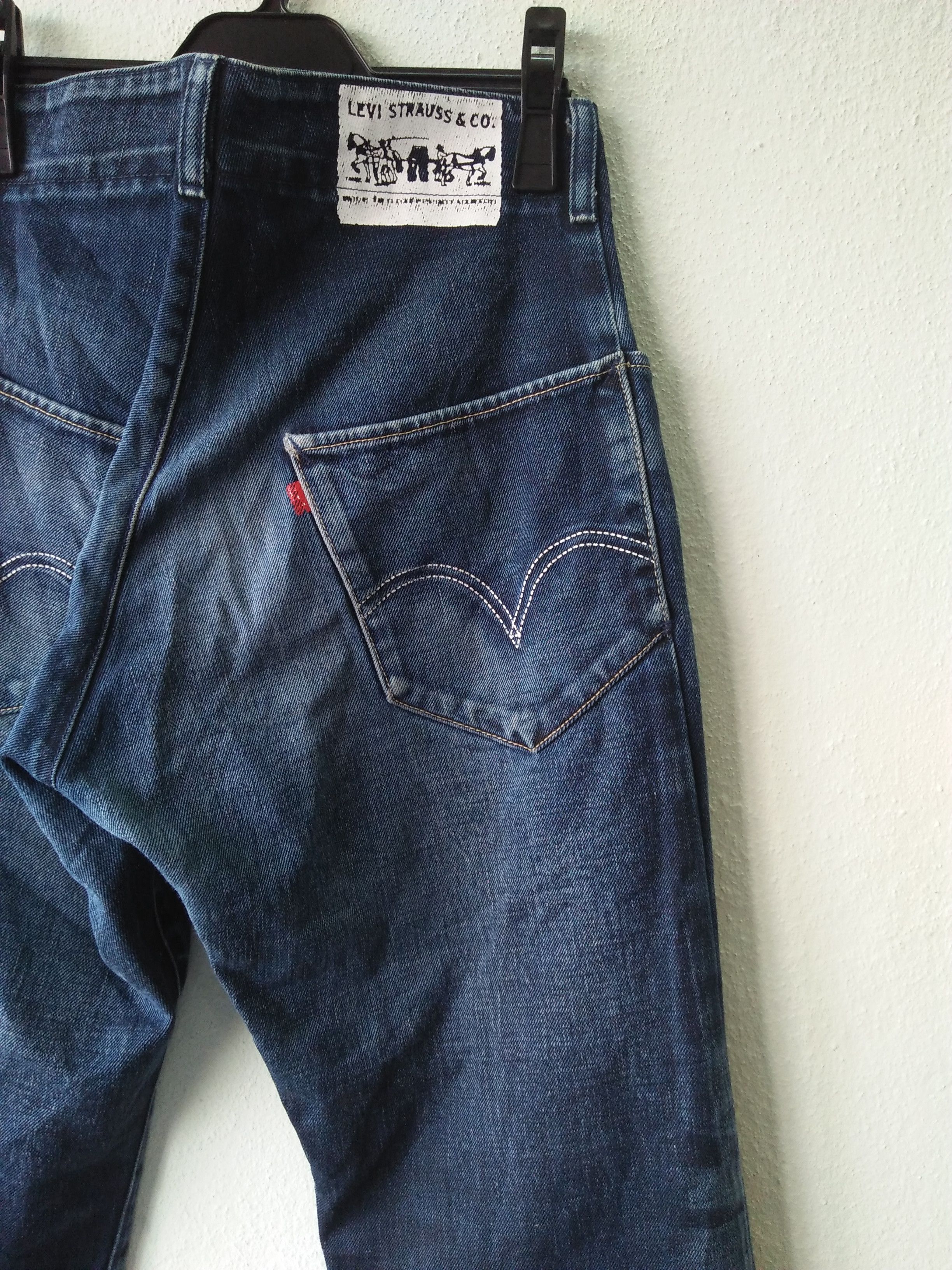 Levi's Vintage Levi's 2000 N3BP 7702-20 Dark Blue Distressed Denim Size US 30 / EU 46 - 12 Thumbnail