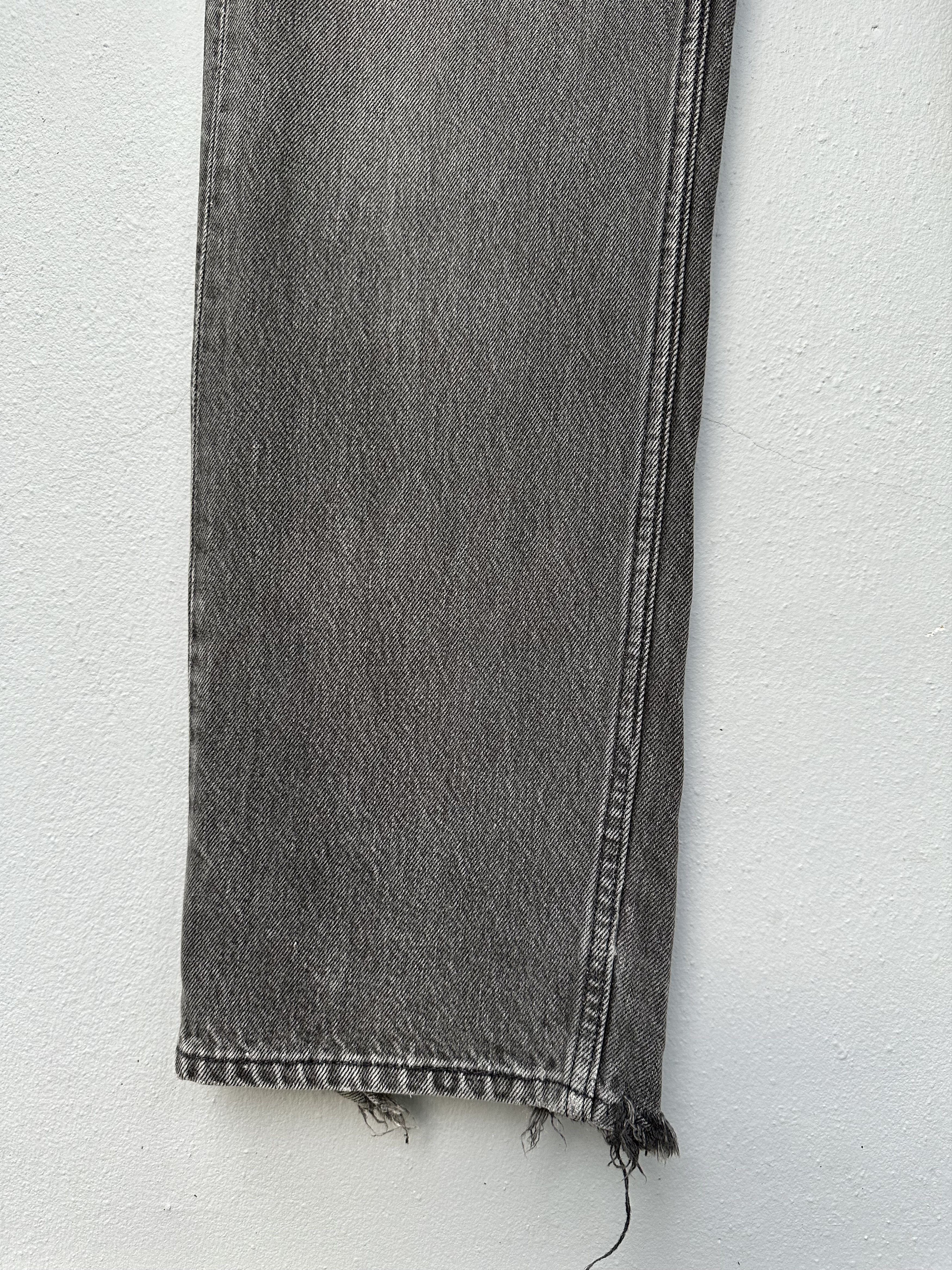 Levi's Vintage 1995 Levi’s USA Black Faded Distressed Jeans Size US 33 - 12 Thumbnail