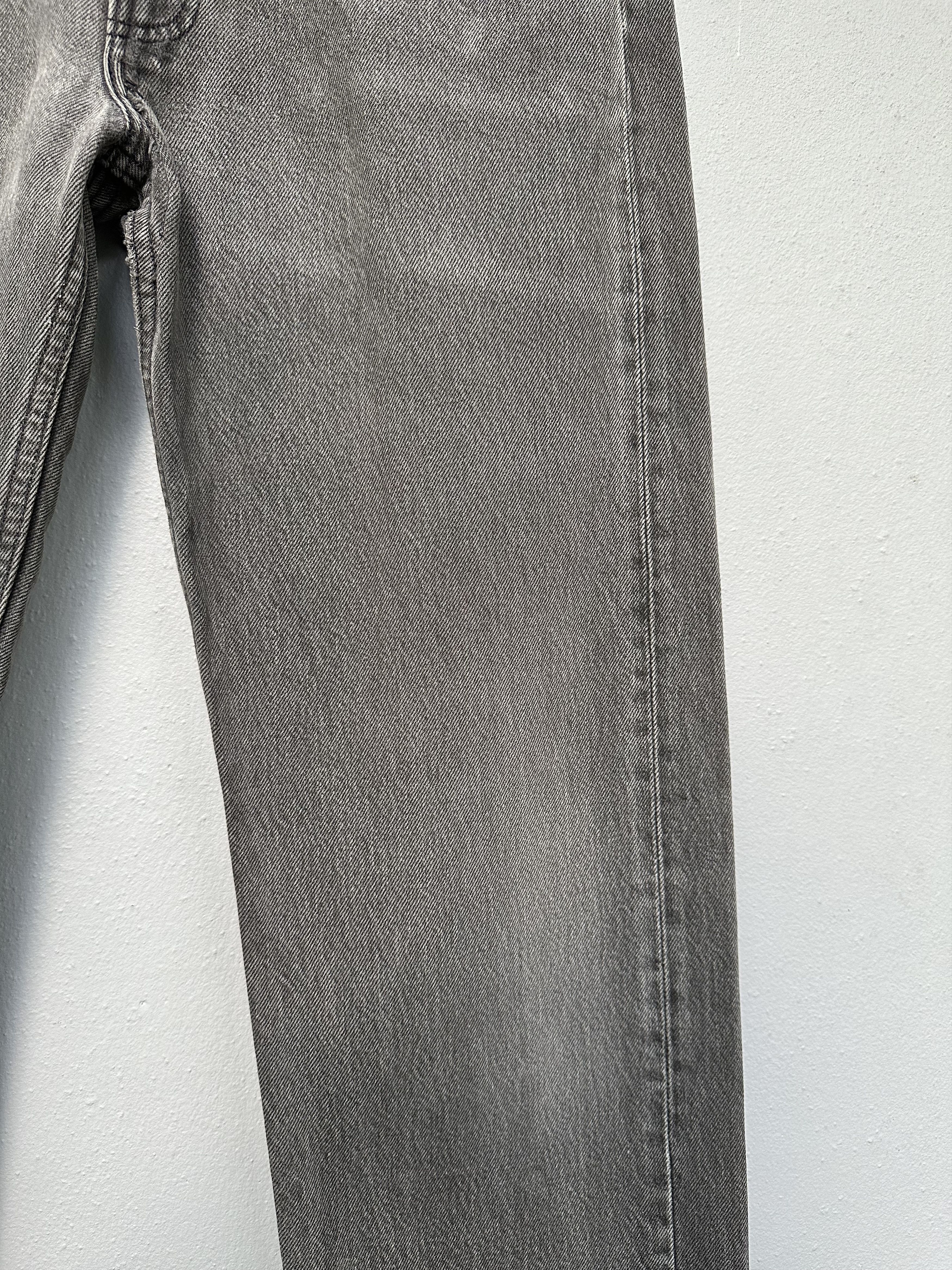 Levi's Vintage 1995 Levi’s USA Black Faded Distressed Jeans Size US 33 - 14 Thumbnail
