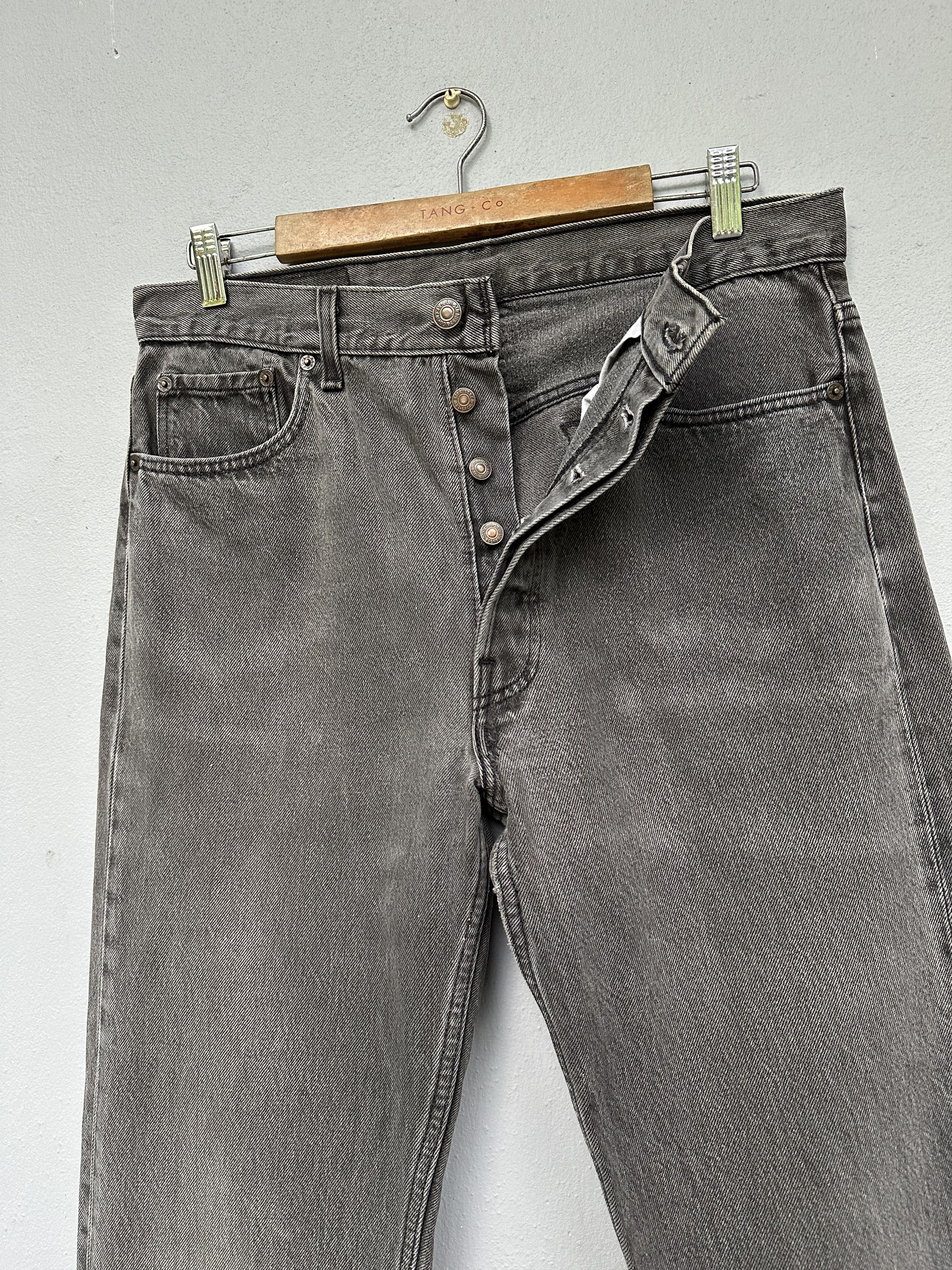 Levi's Vintage 1995 Levi’s USA Black Faded Distressed Jeans Size US 33 - 8 Thumbnail