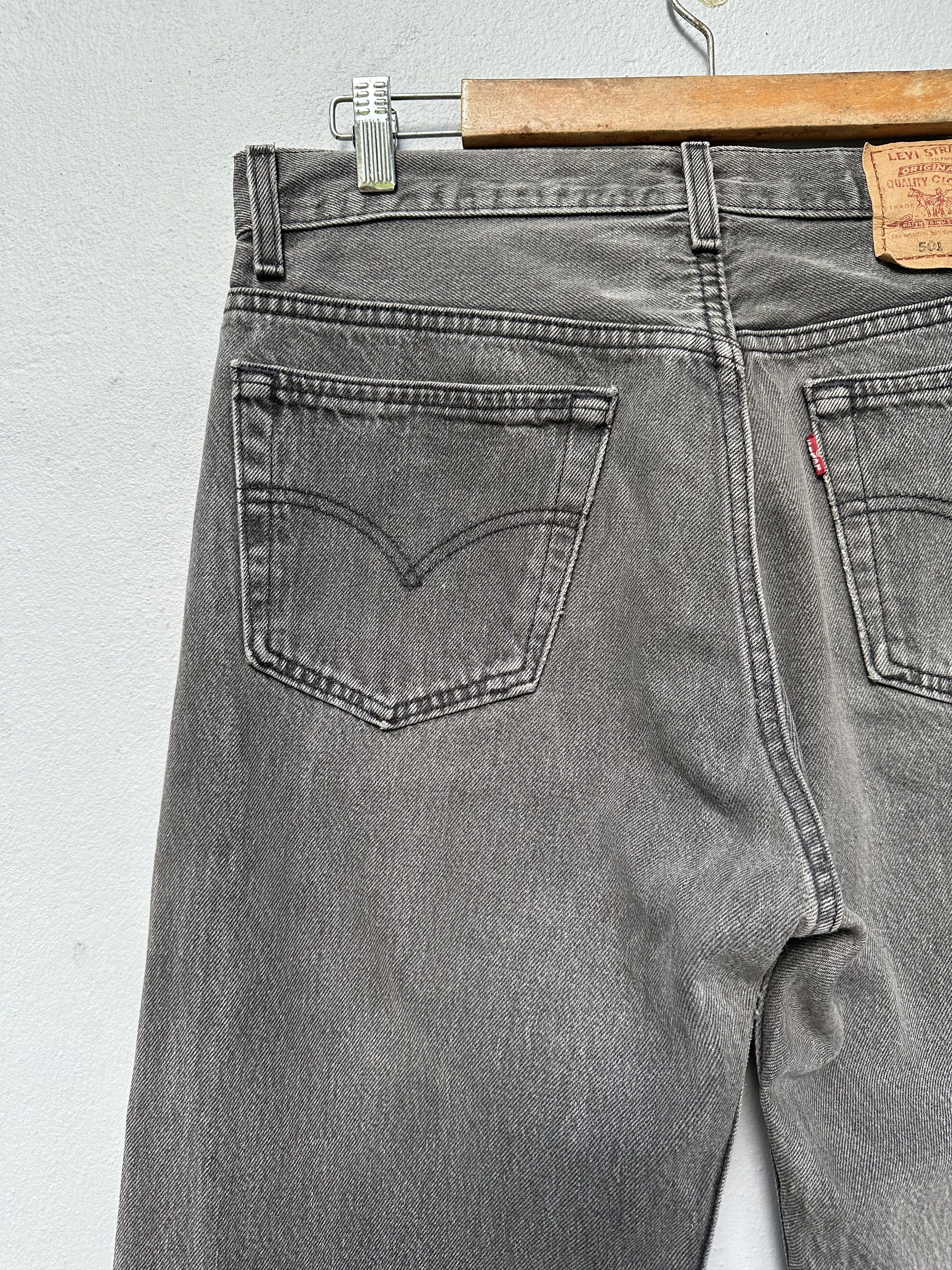 Levi's Vintage 1995 Levi’s USA Black Faded Distressed Jeans Size US 33 - 18 Thumbnail