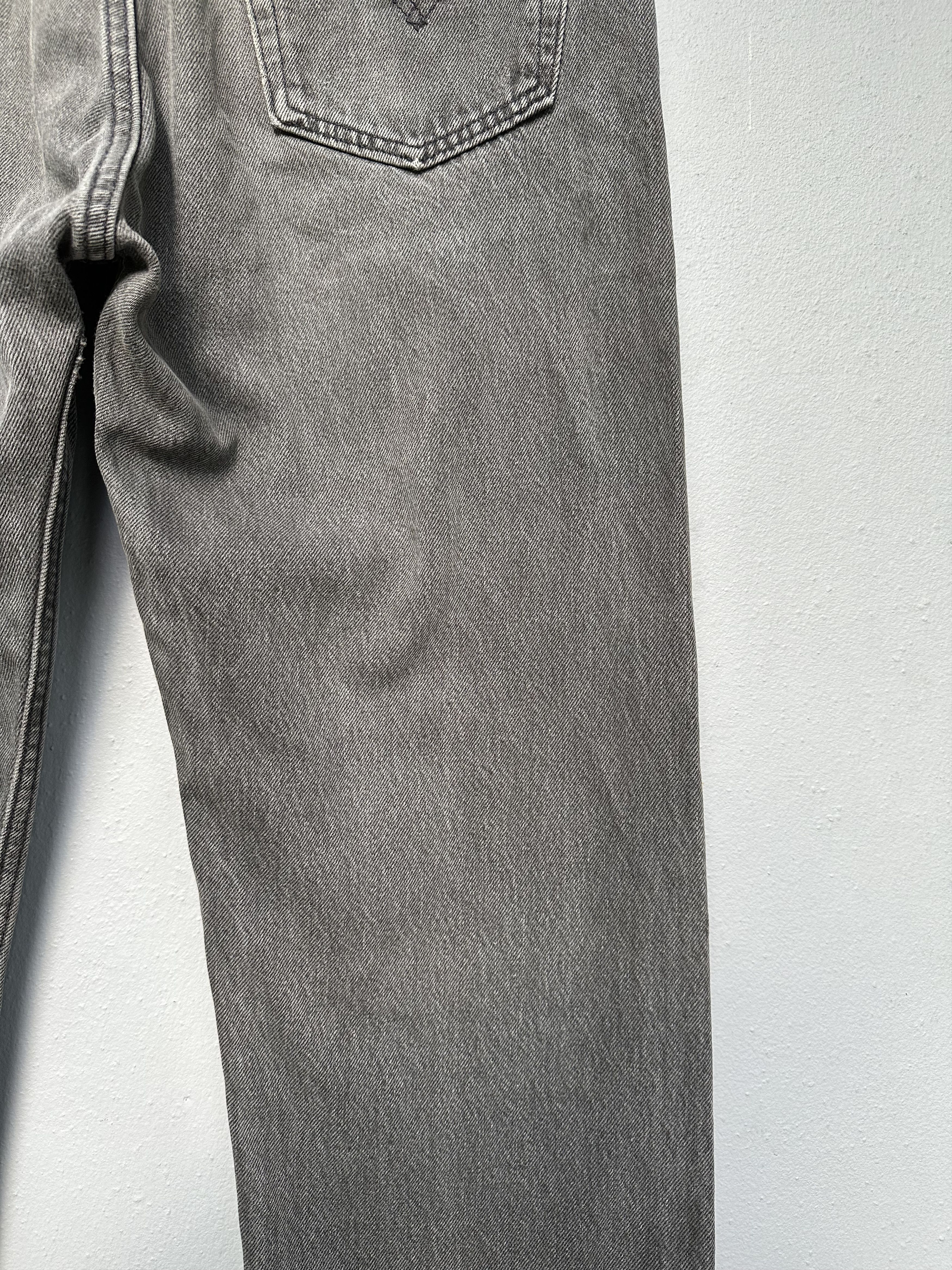 Levi's Vintage 1995 Levi’s USA Black Faded Distressed Jeans Size US 33 - 22 Thumbnail