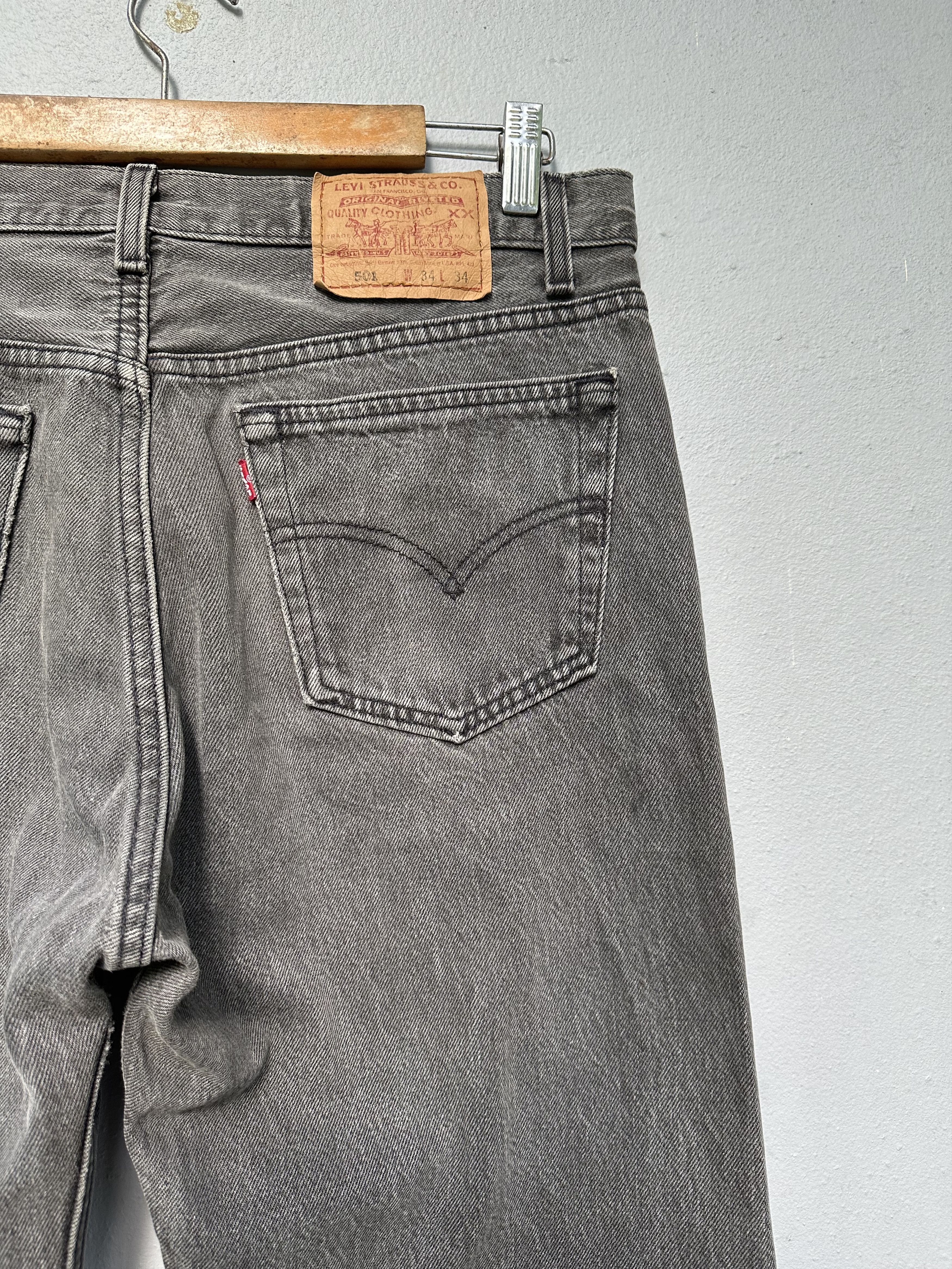 Levi's Vintage 1995 Levi’s USA Black Faded Distressed Jeans Size US 33 - 21 Thumbnail