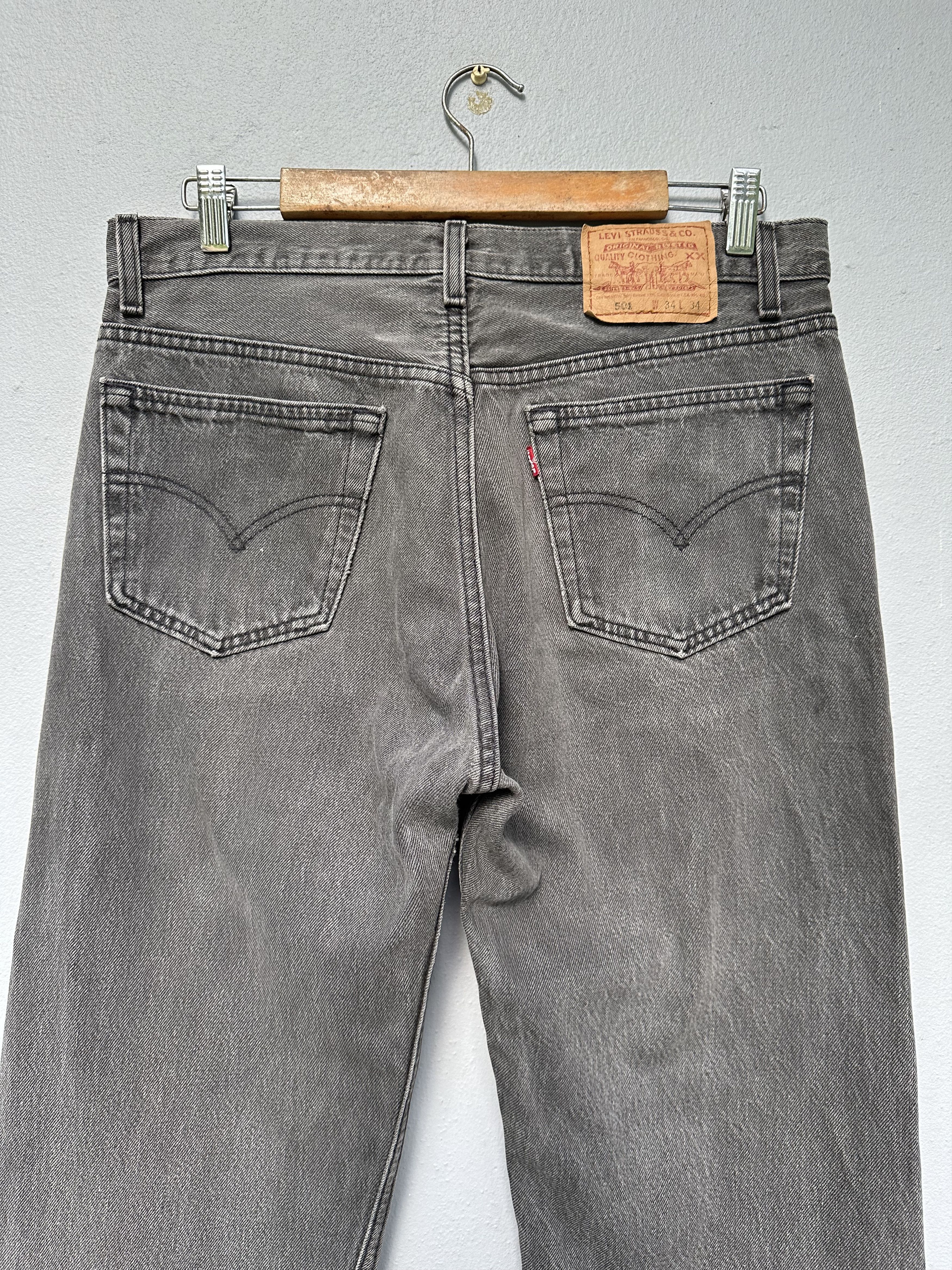 Levi's Vintage 1995 Levi’s USA Black Faded Distressed Jeans Size US 33 - 17 Thumbnail