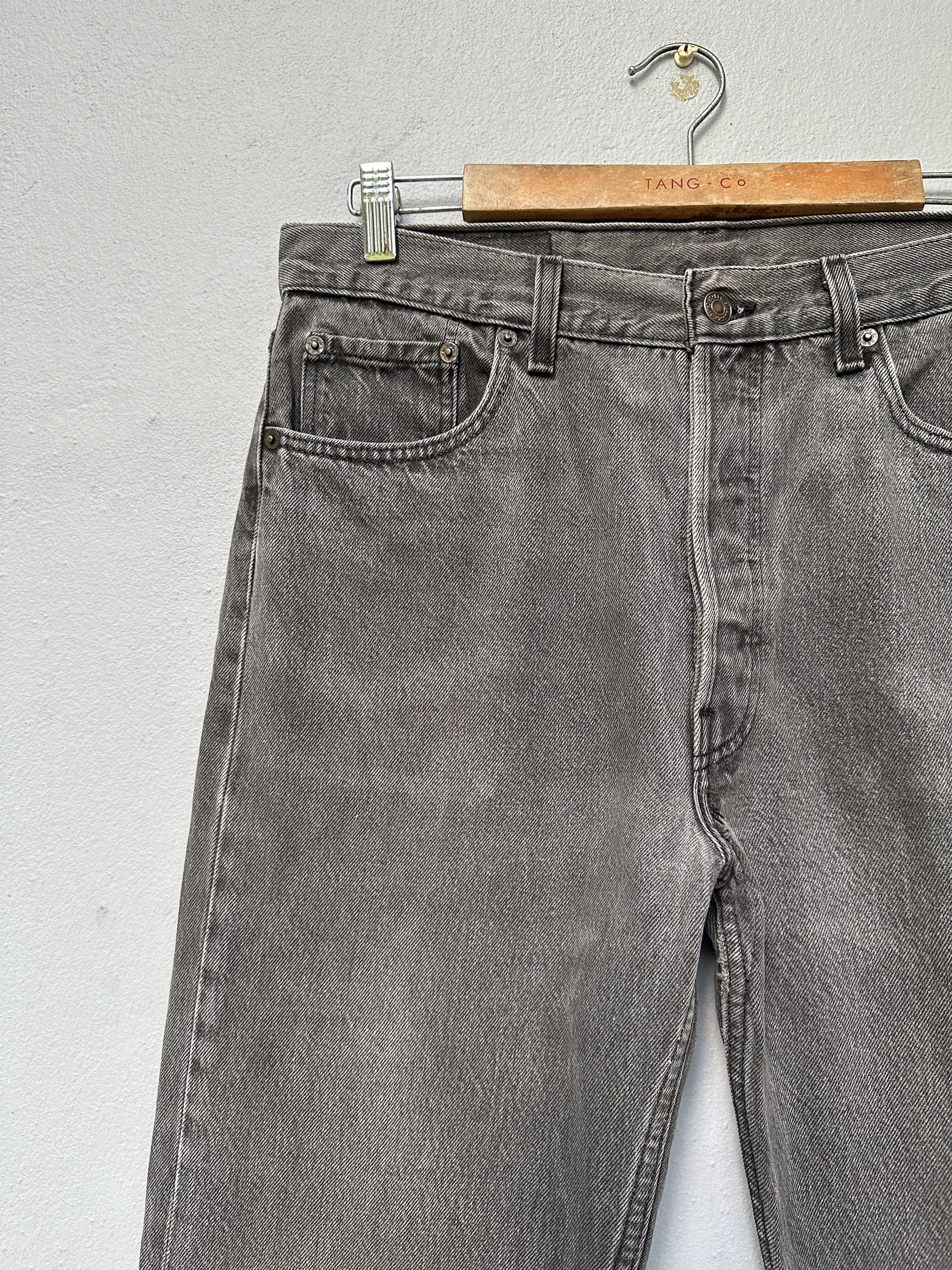 Levi's Vintage 1995 Levi’s USA Black Faded Distressed Jeans Size US 33 - 10 Thumbnail