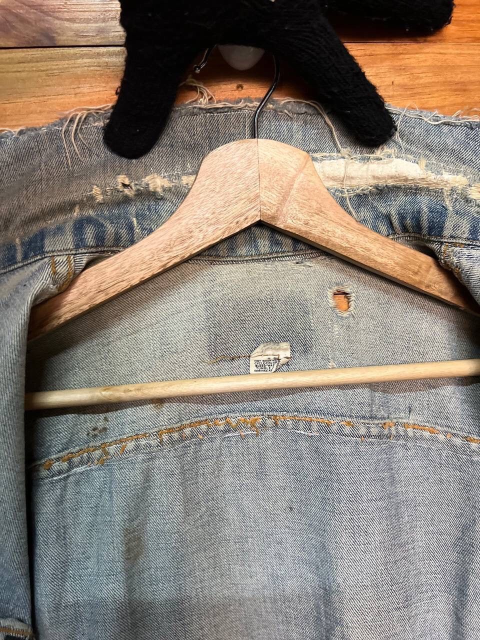Levi's VINTAGE LEVI’S DISTRESS DENIM TRUCKER JACKET Size US M / EU 48-50 / 2 - 16 Thumbnail
